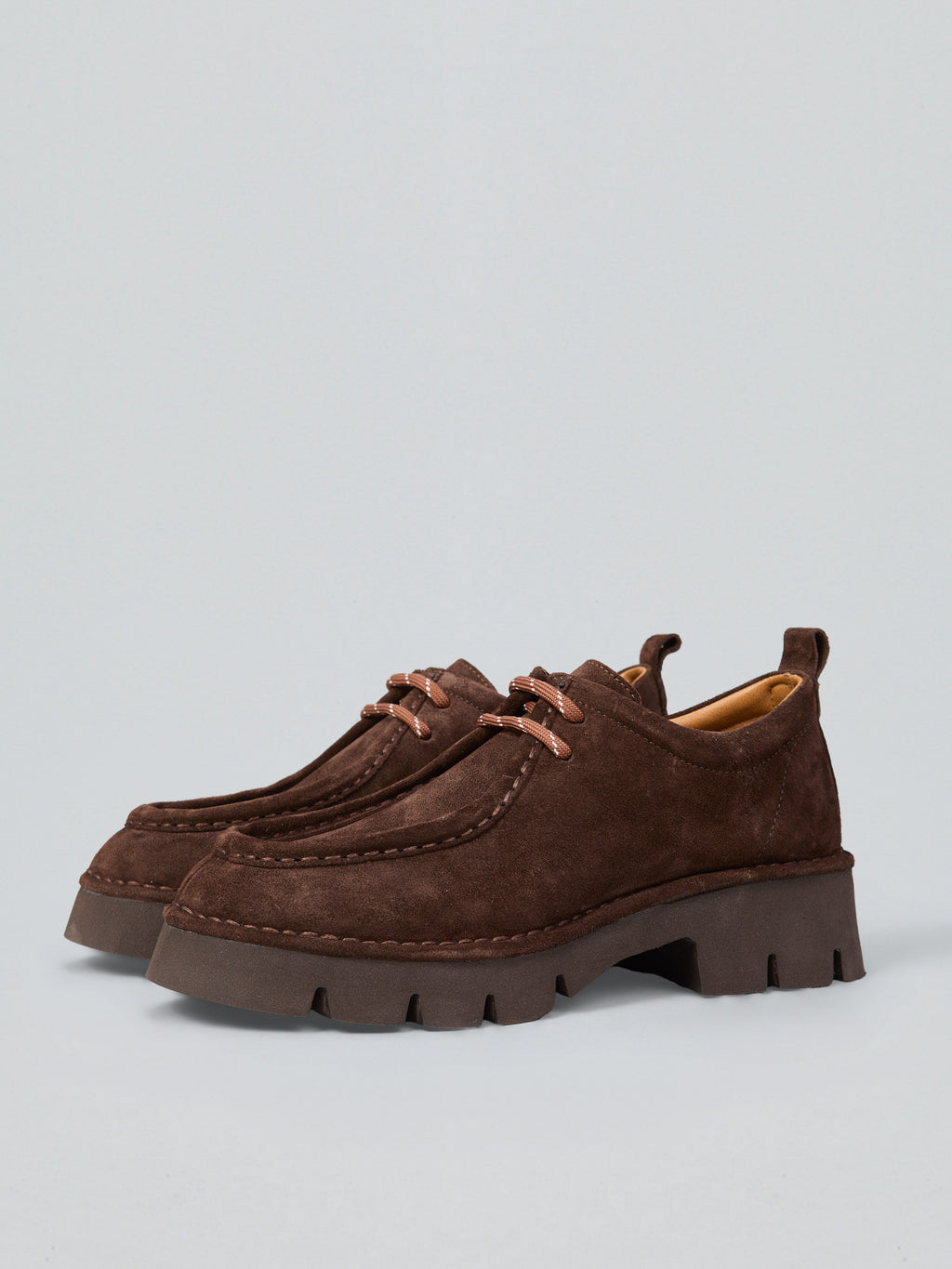 Schnürschuhe aus Veloursleder