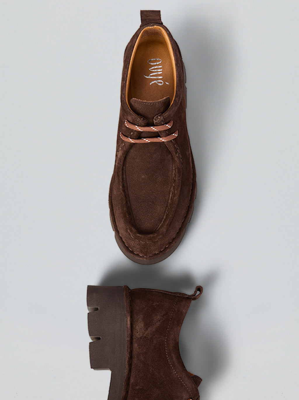 Schnürschuhe aus Veloursleder