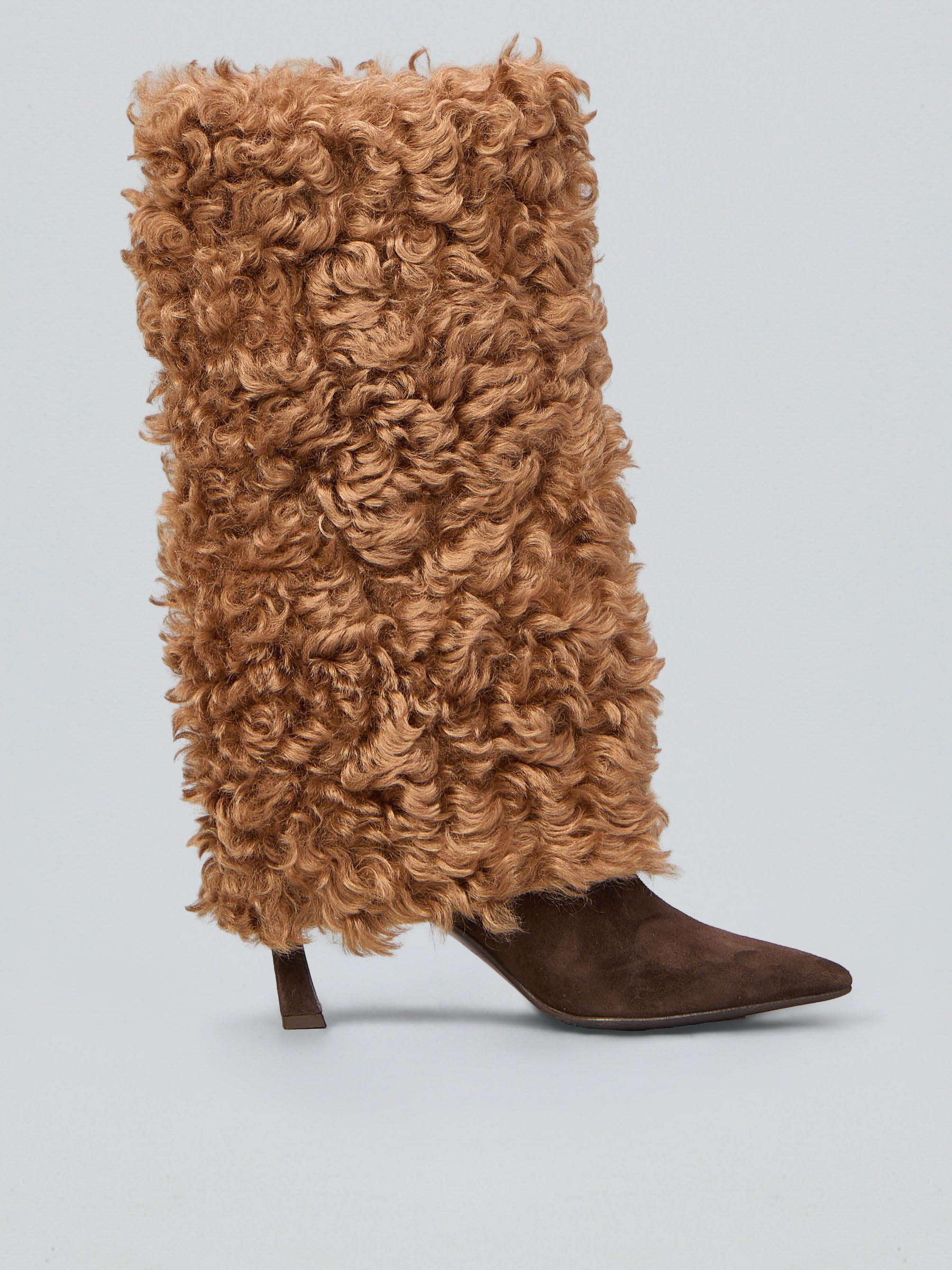 Suede boots with faux fur