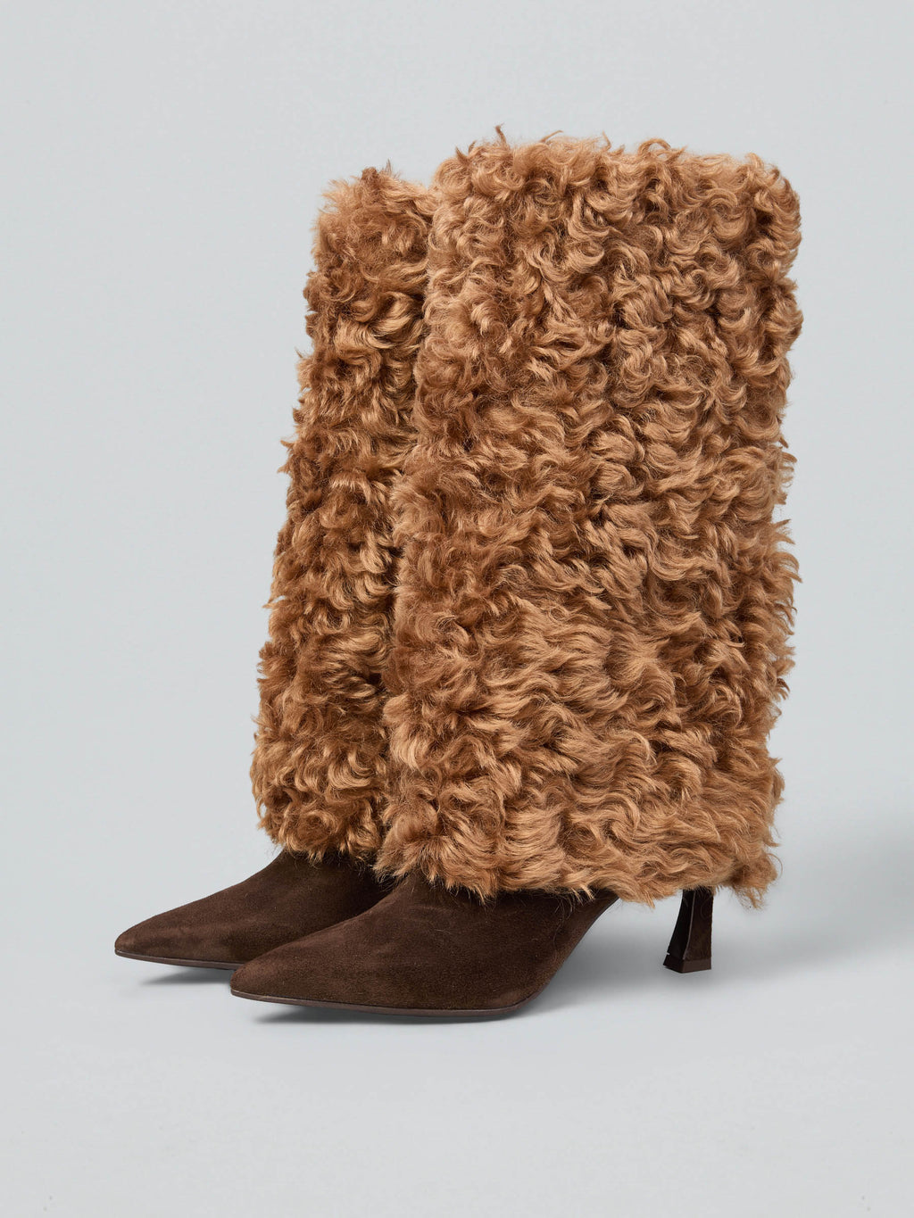 Suede boots with faux fur