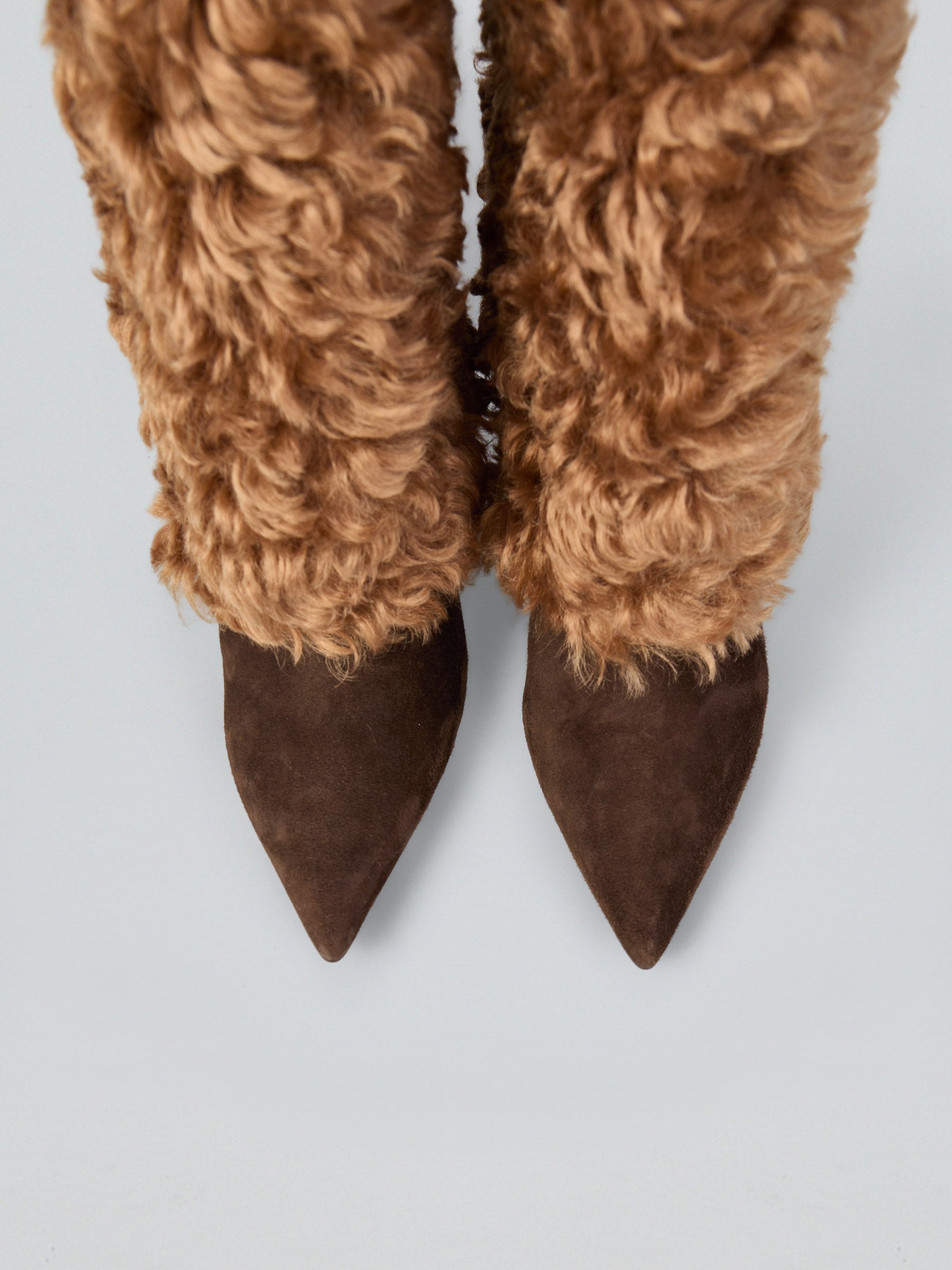Suede boots with faux fur