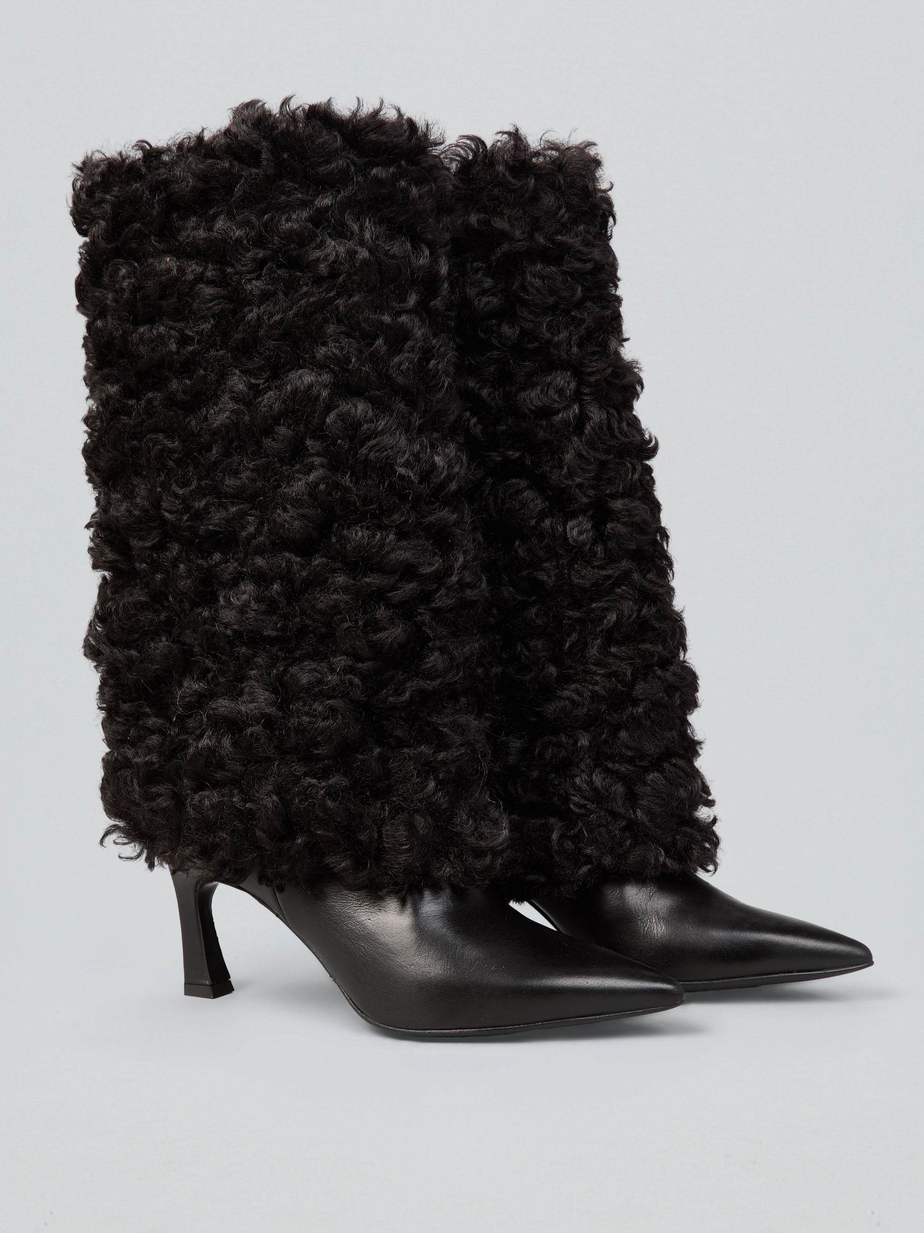 Leather boots with faux fur