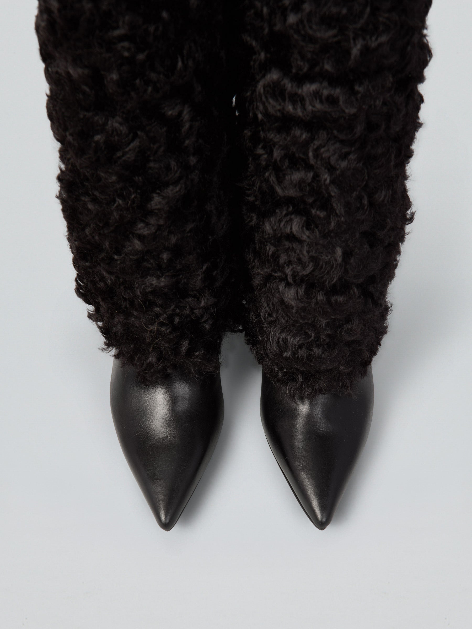 Leather boots with faux fur