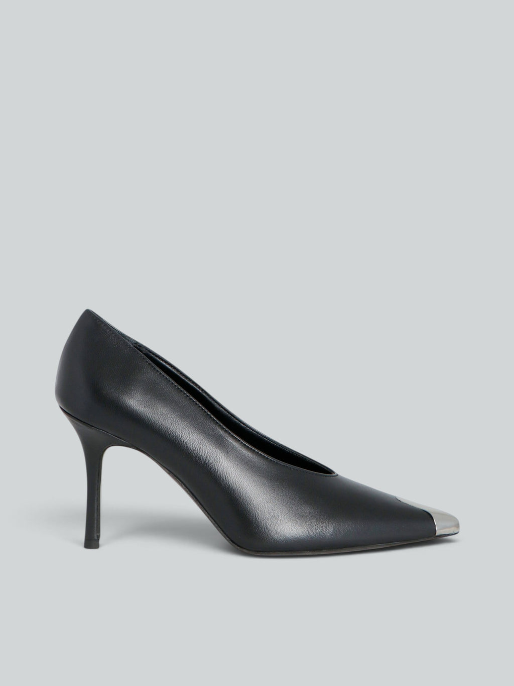 Leather pumps
