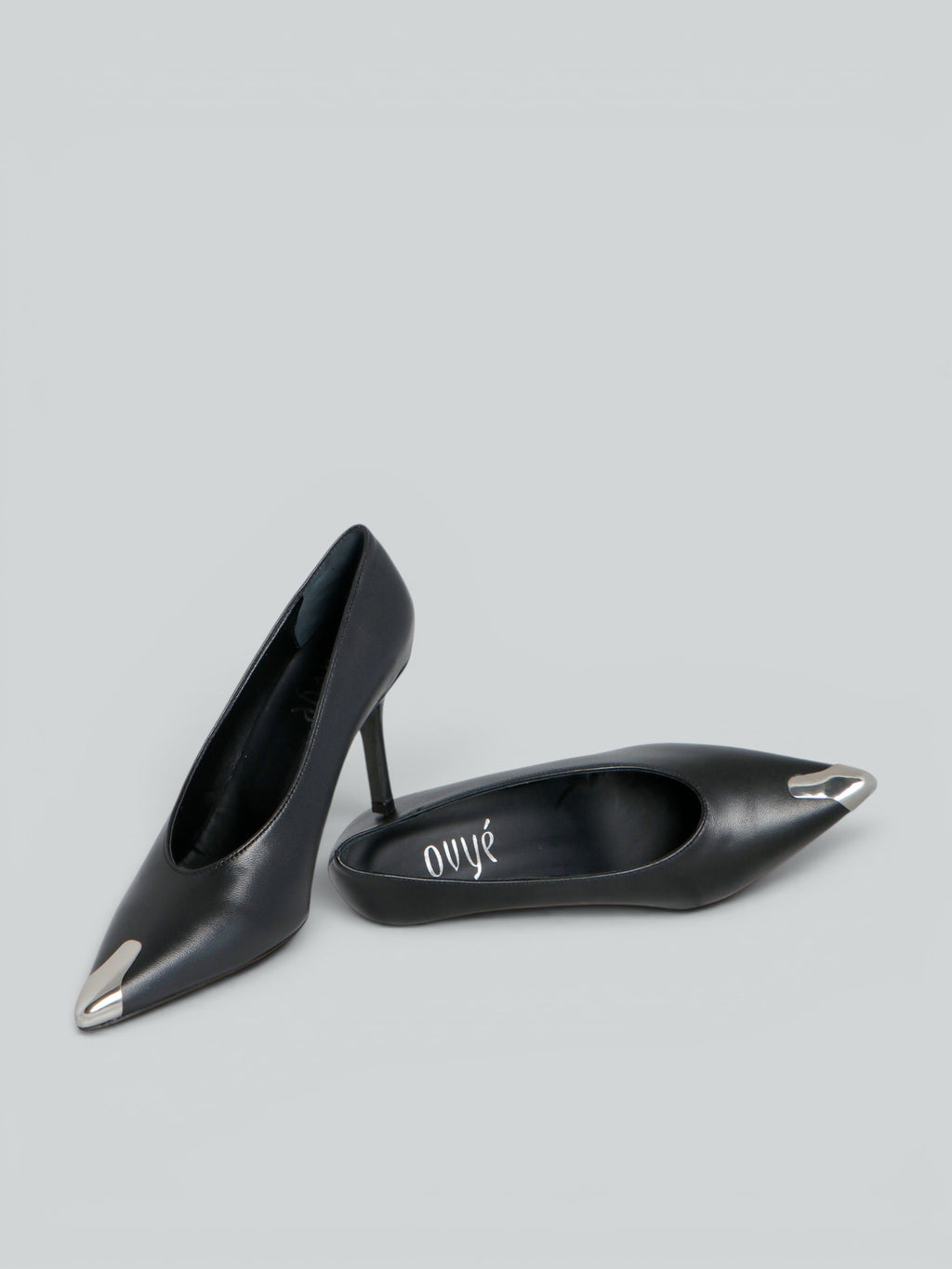Leather pumps