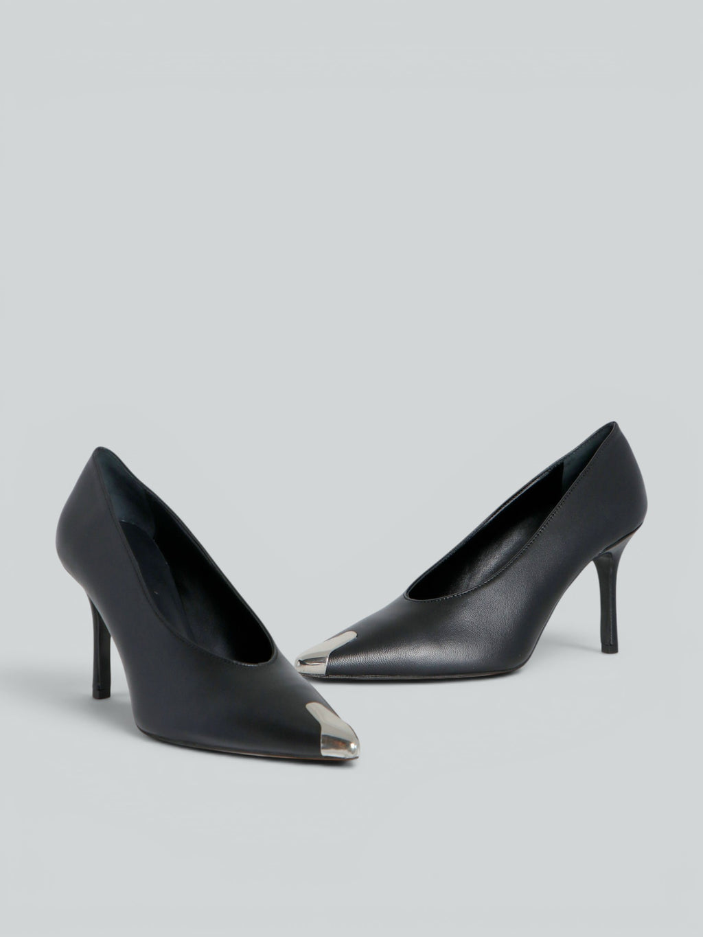 Leather pumps