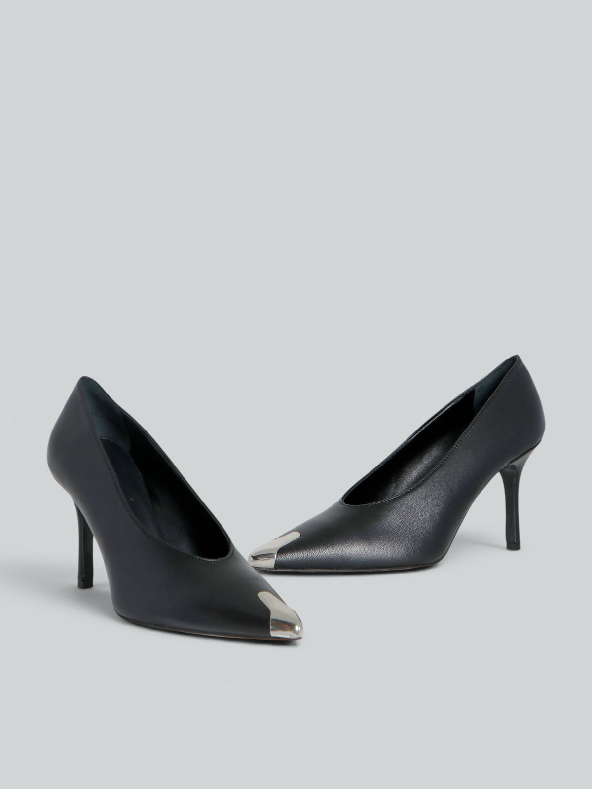 Leather pumps