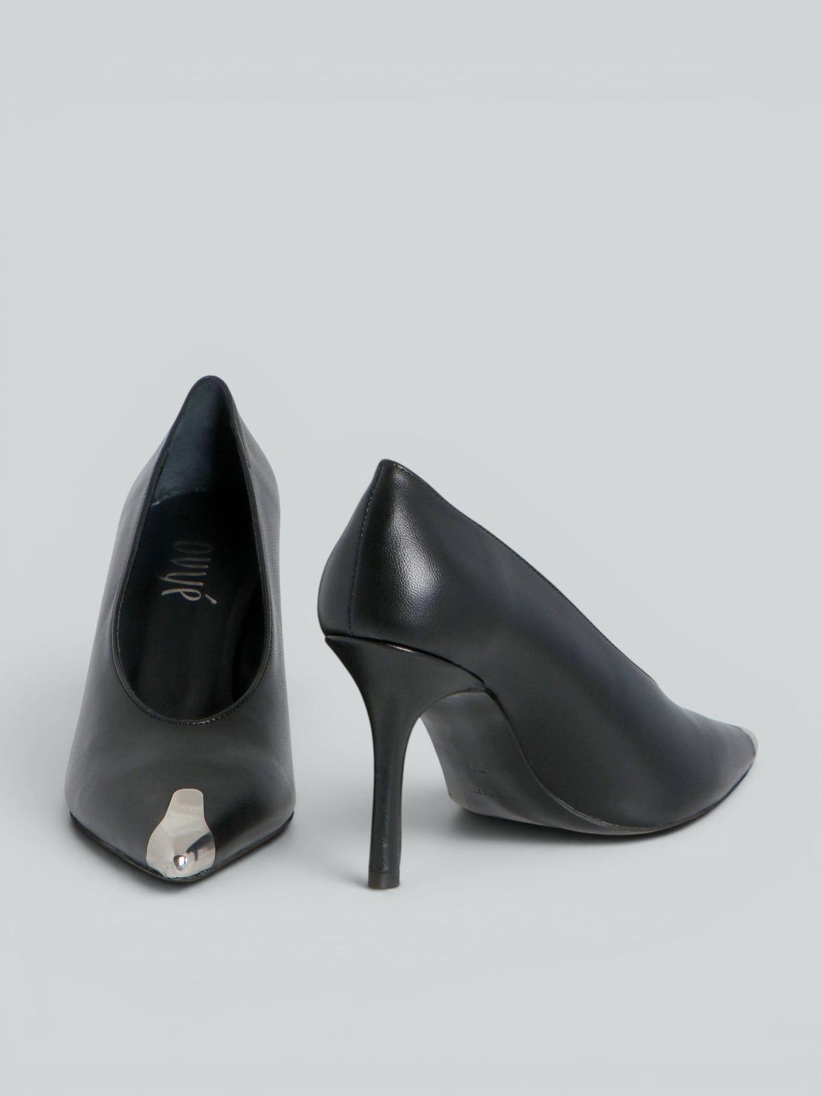 Leather pumps