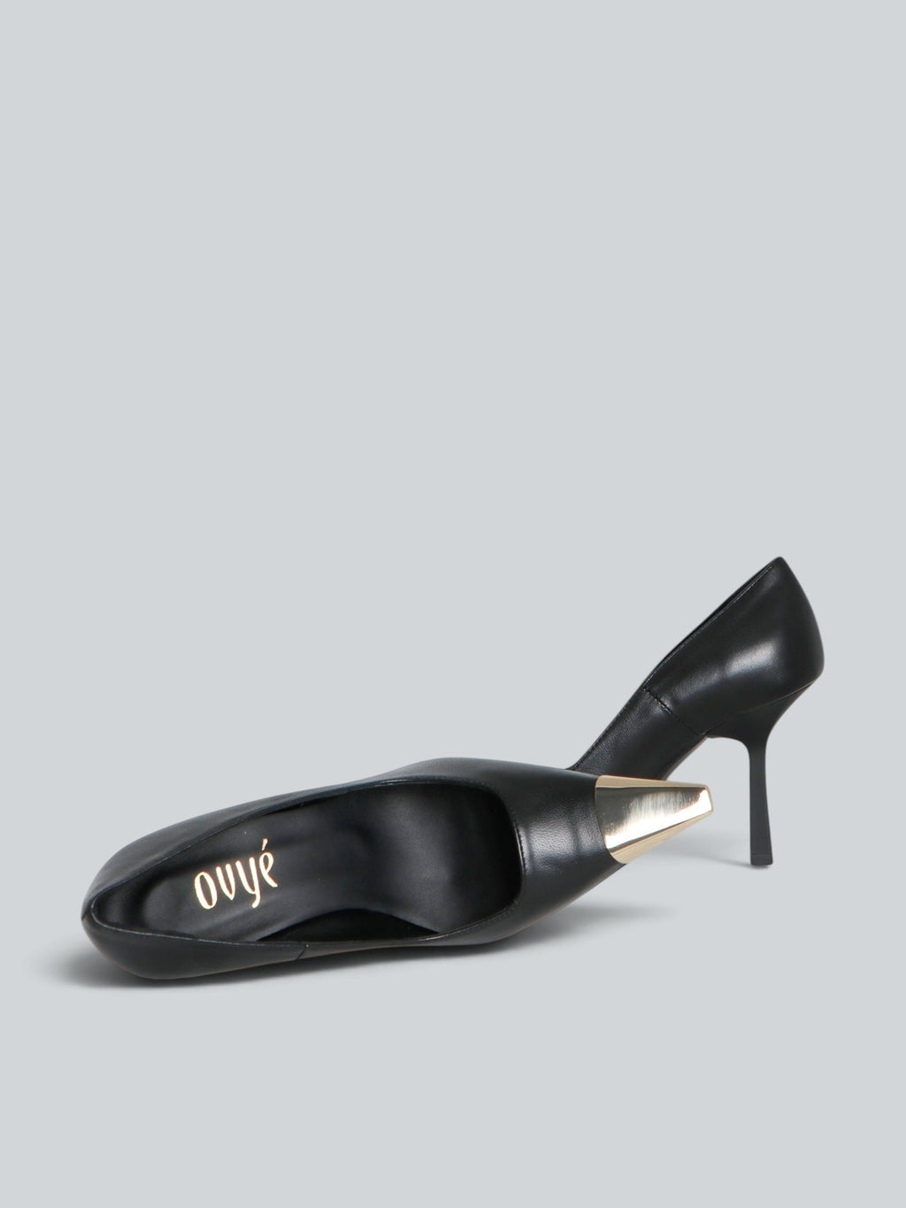 Leather pumps