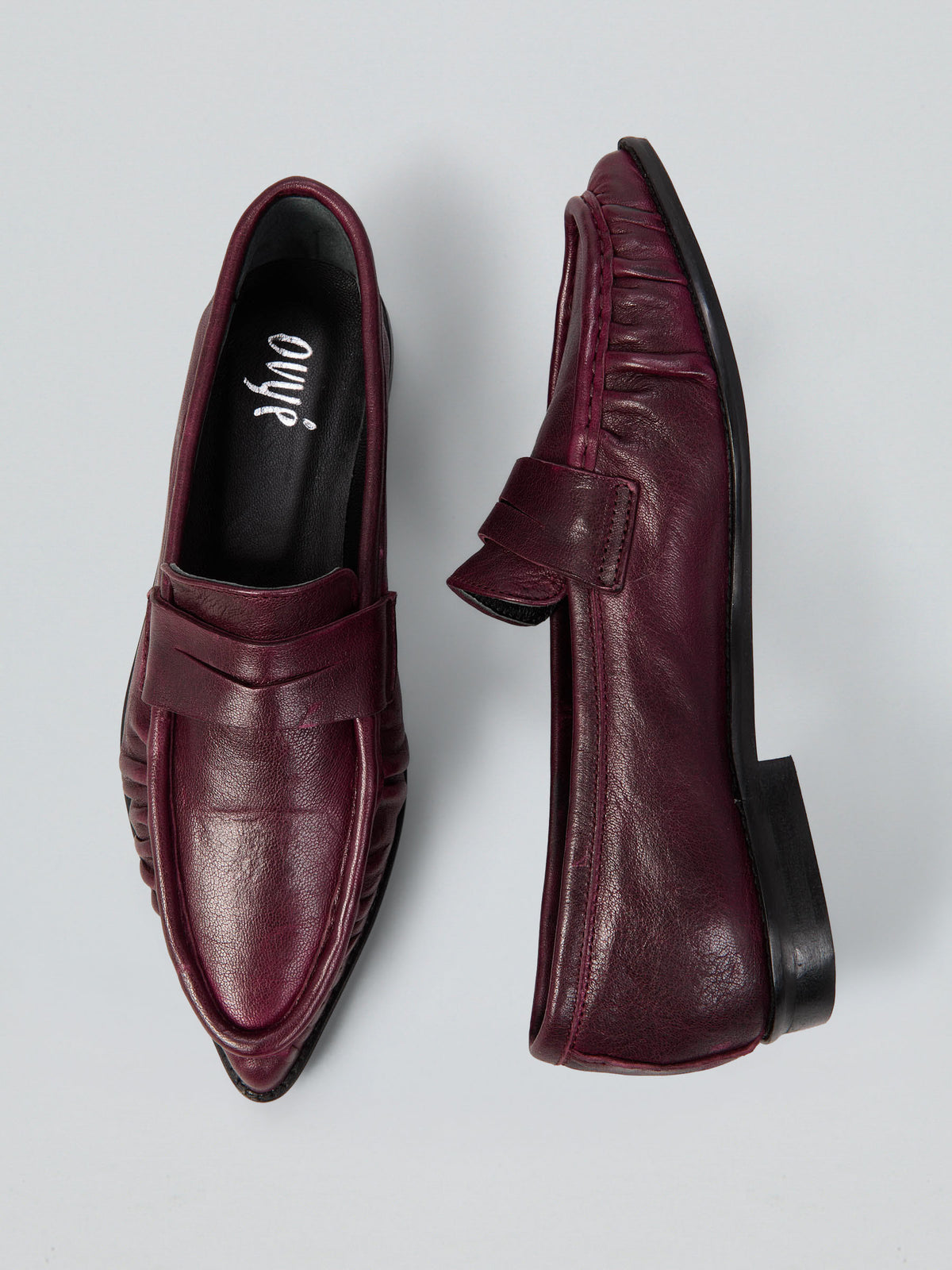Pointed leather loafers
