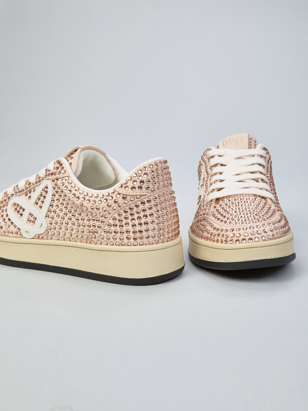 Sneaker mit Strasssteinen
