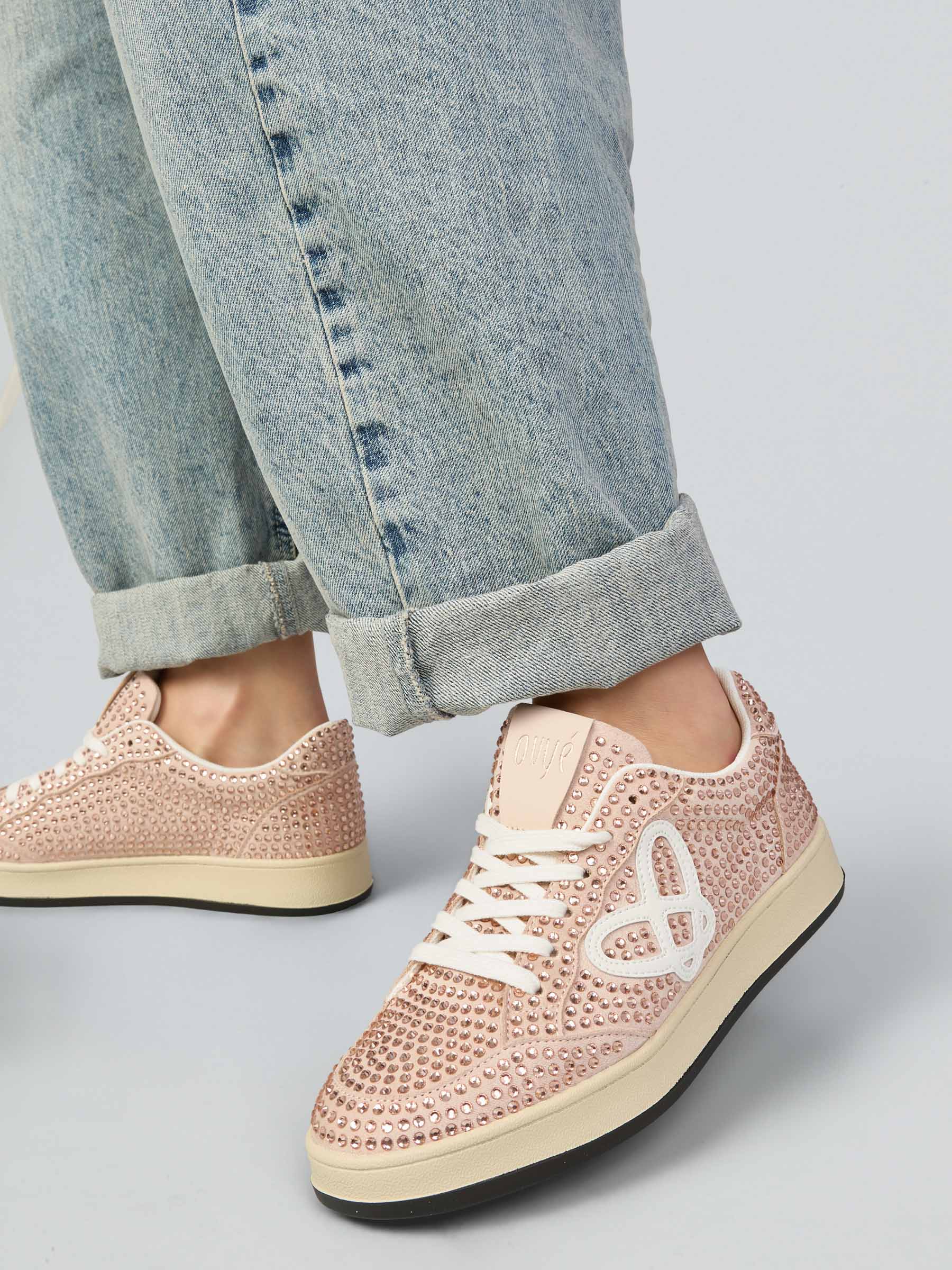 Sneaker mit Strasssteinen