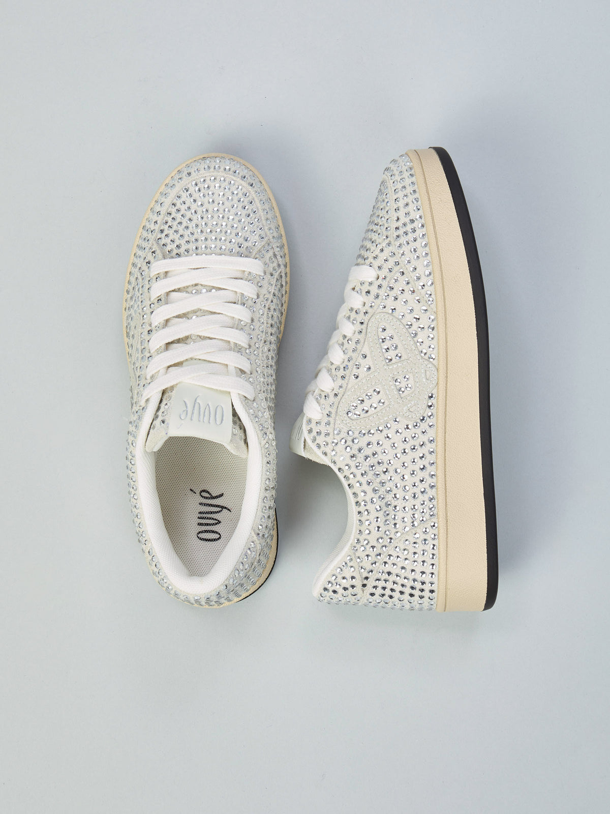Sneakers mit Strasssteinen