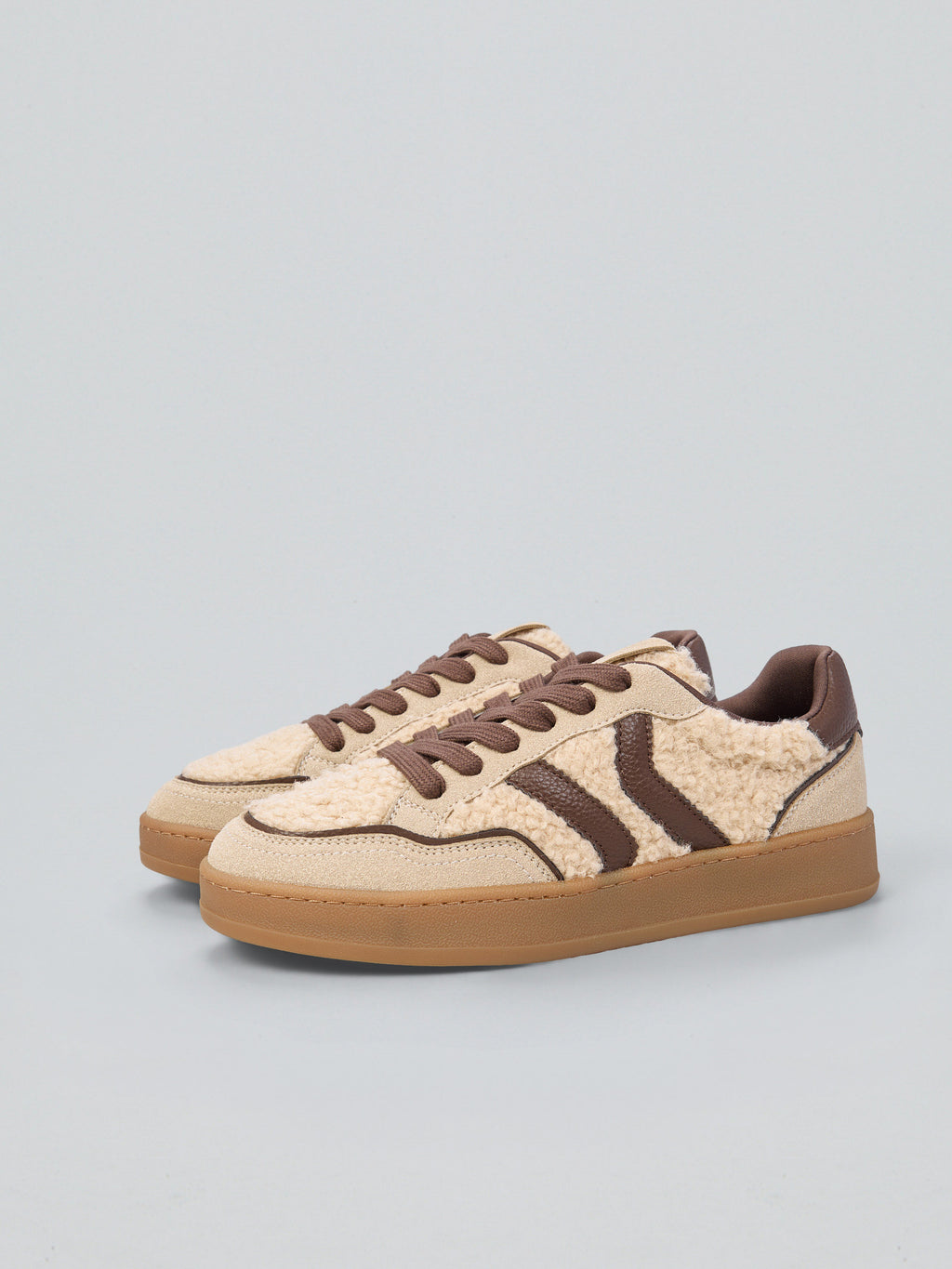 Teddy effect sneakers