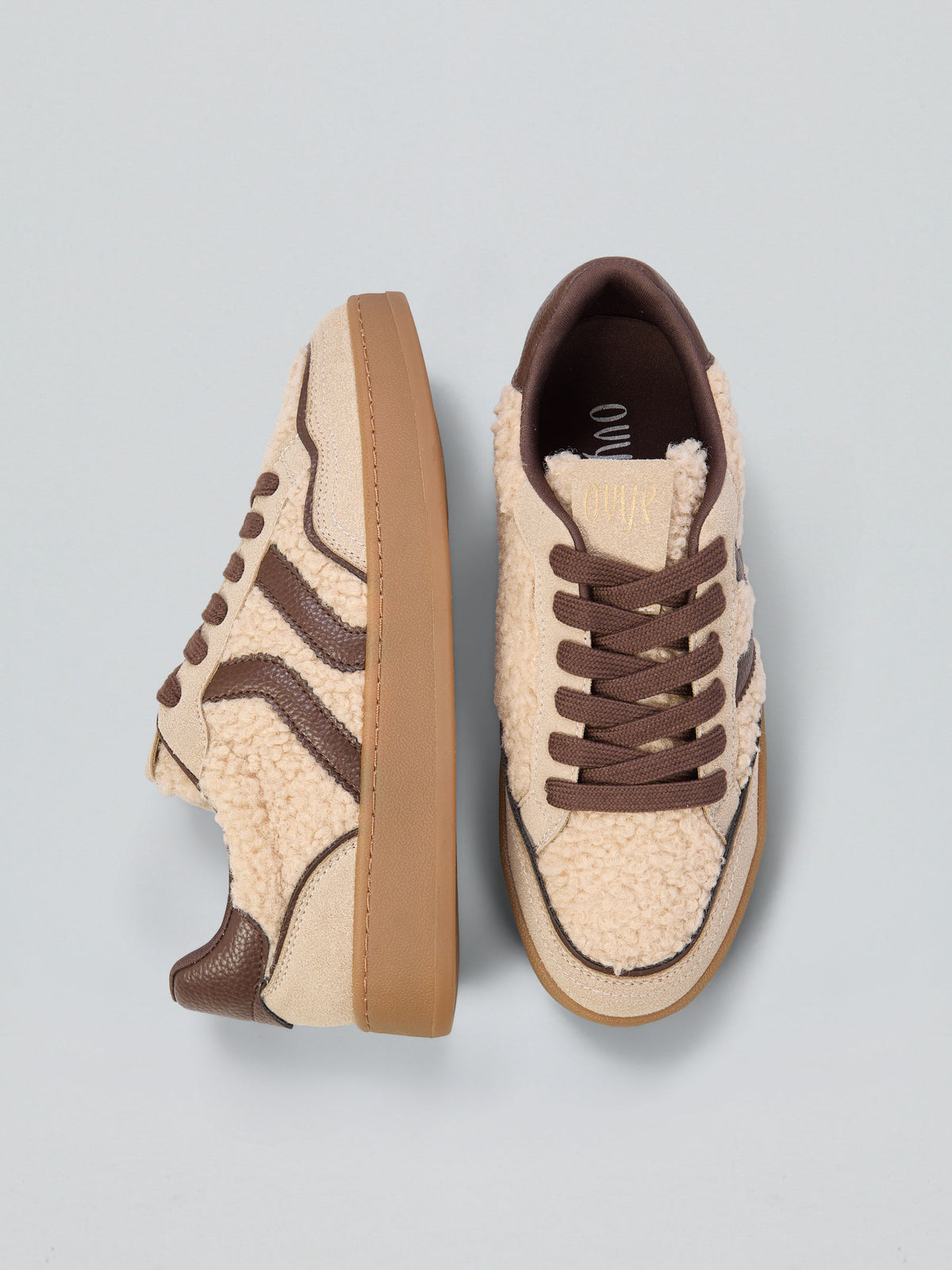 Teddy effect sneakers