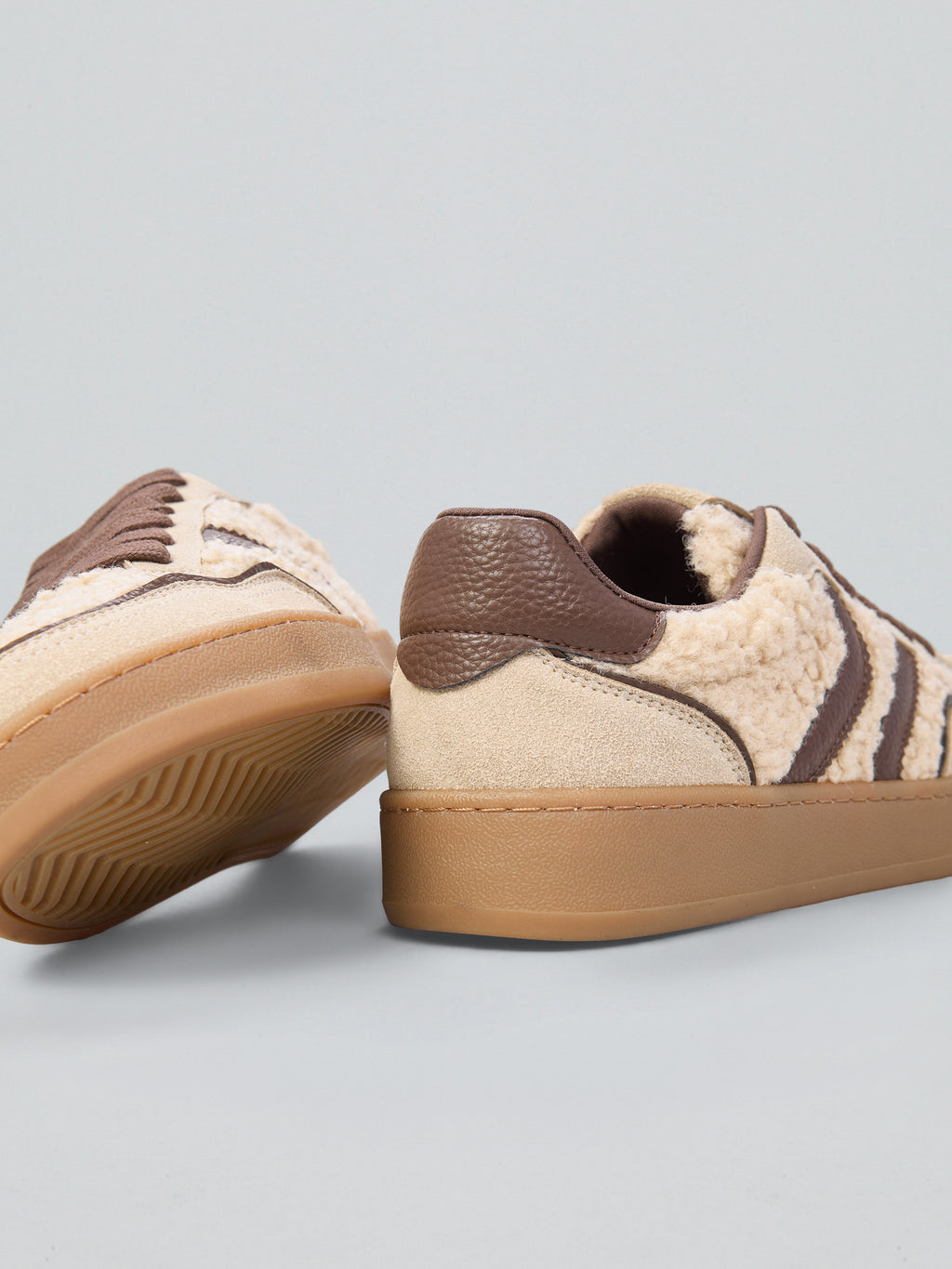 Teddy effect sneakers