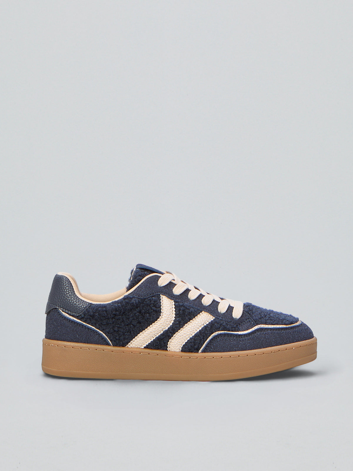 Teddy-effect sneakers
