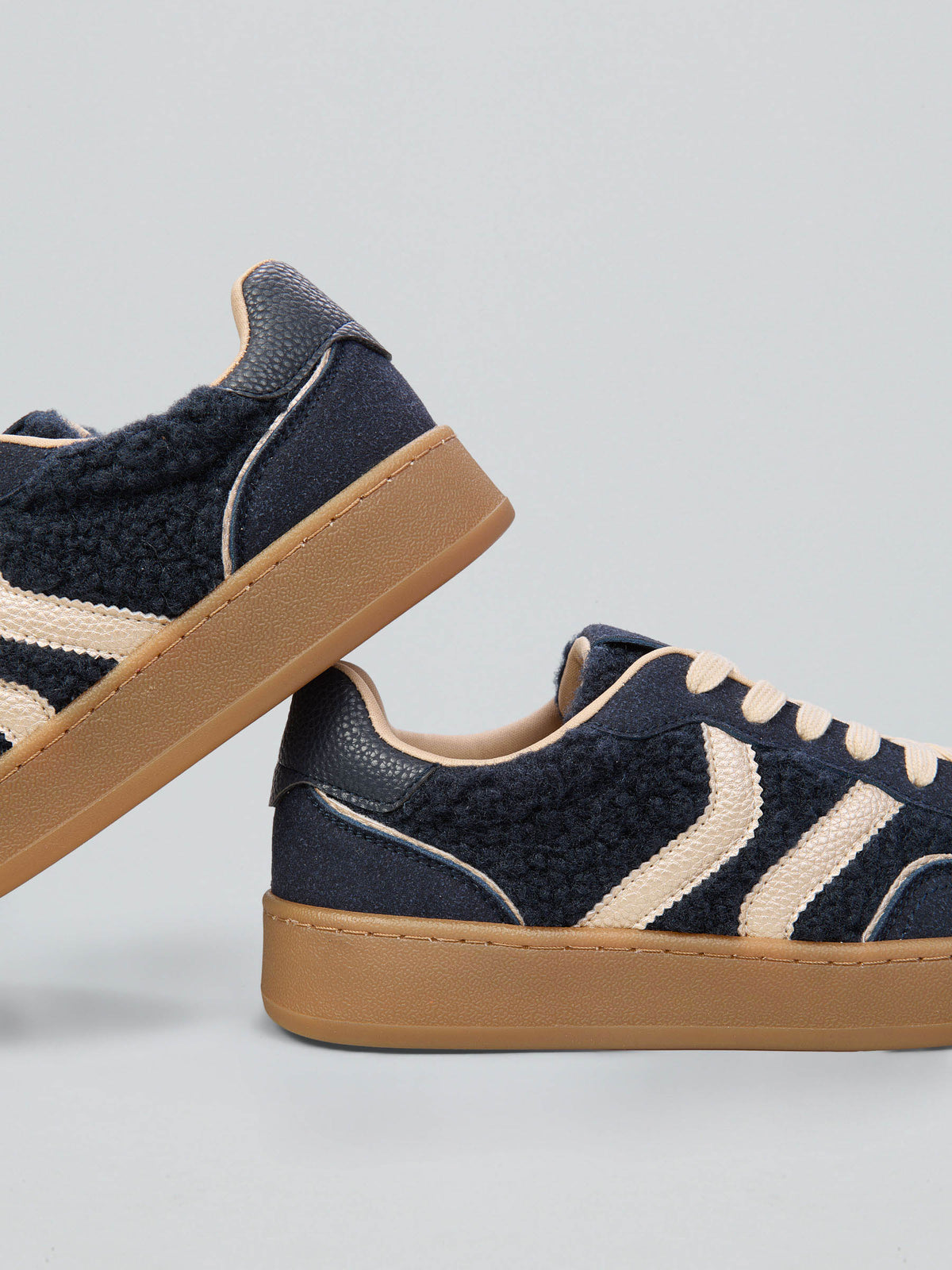 Teddy-effect sneakers