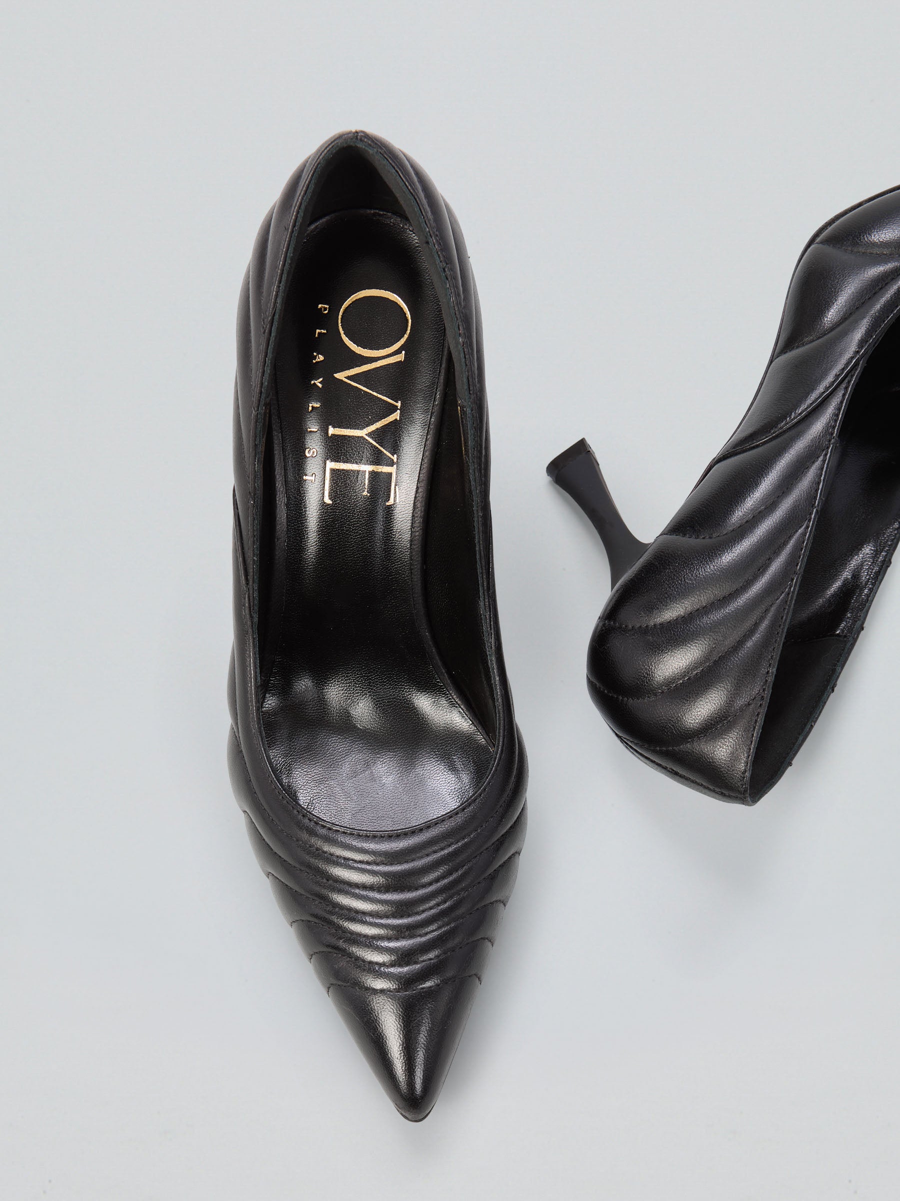 Leather pumps