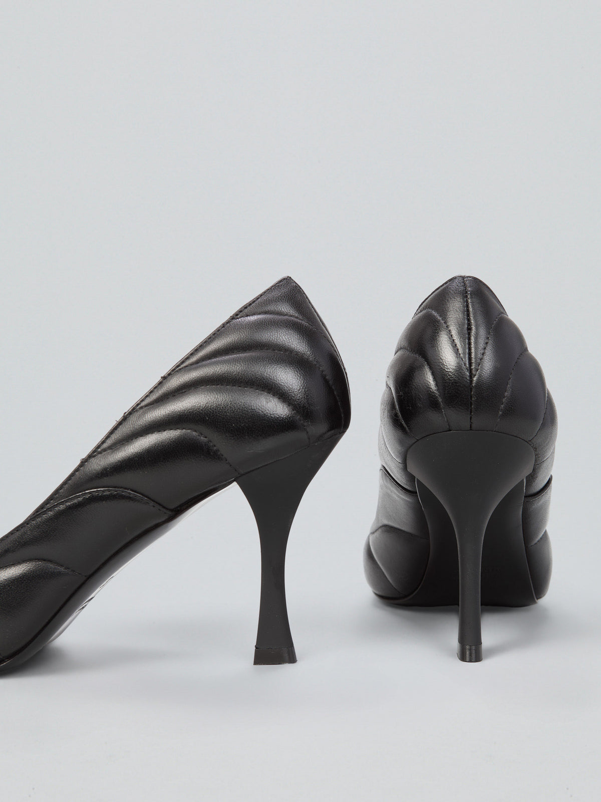 Leather pumps