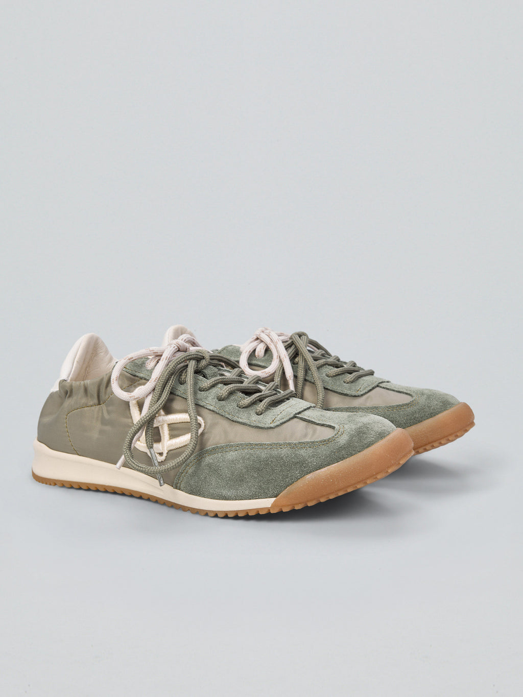 Sneakers aus Wildleder