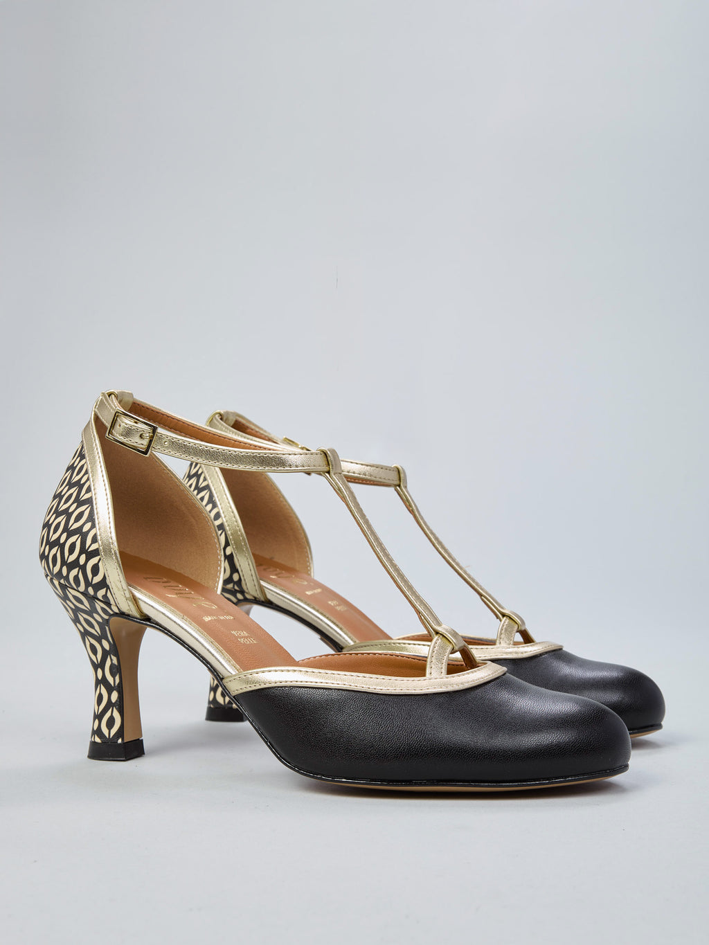 Multicolor pumps