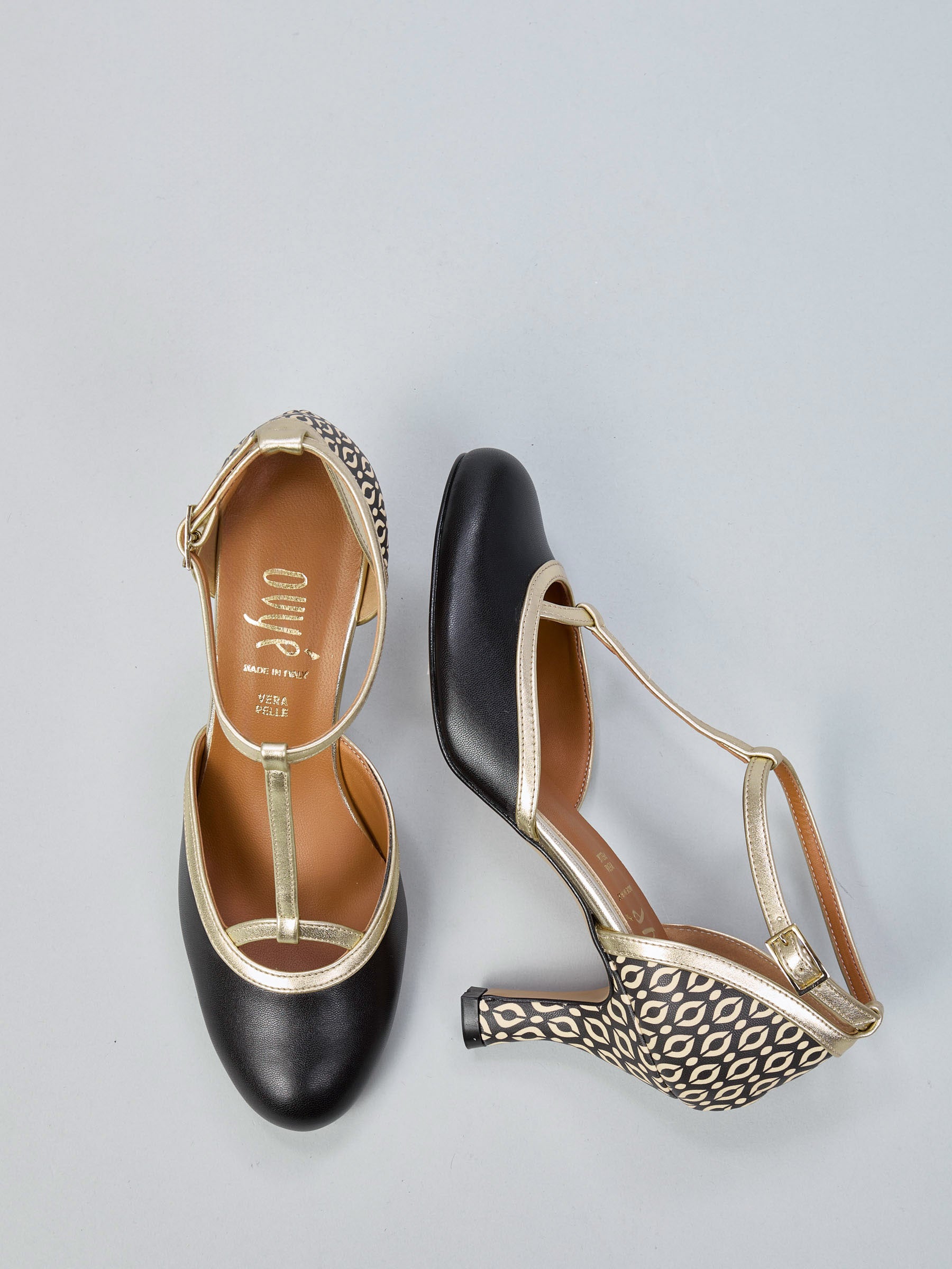 Multicolor pumps