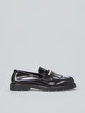 Loafer with fringe and buckle