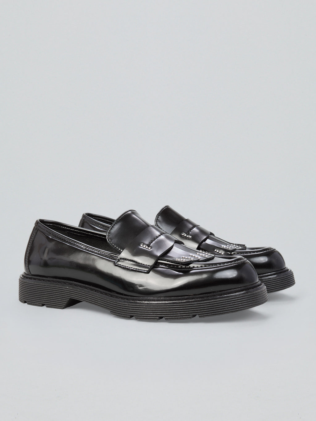 Loafers with fringes and micro-studs