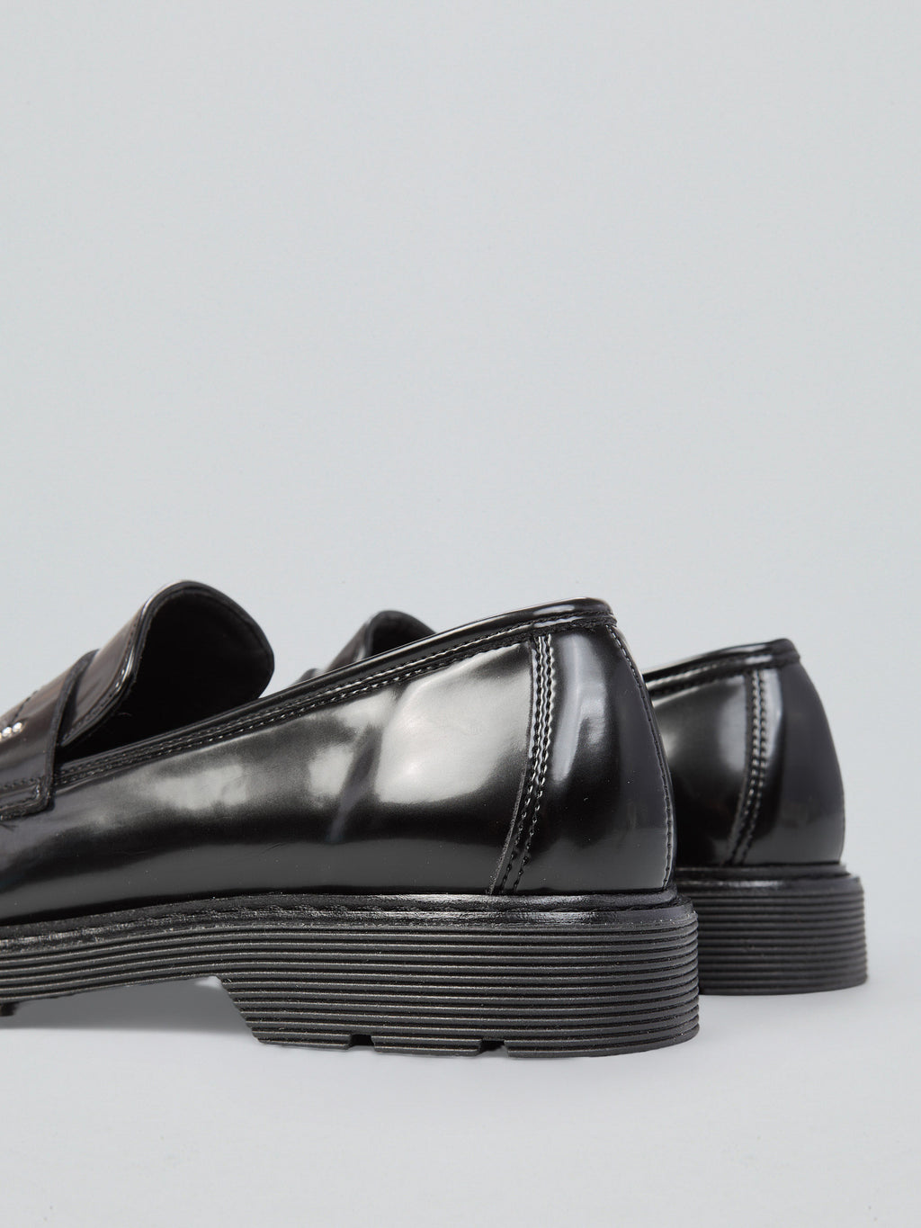 Loafers with fringes and micro-studs