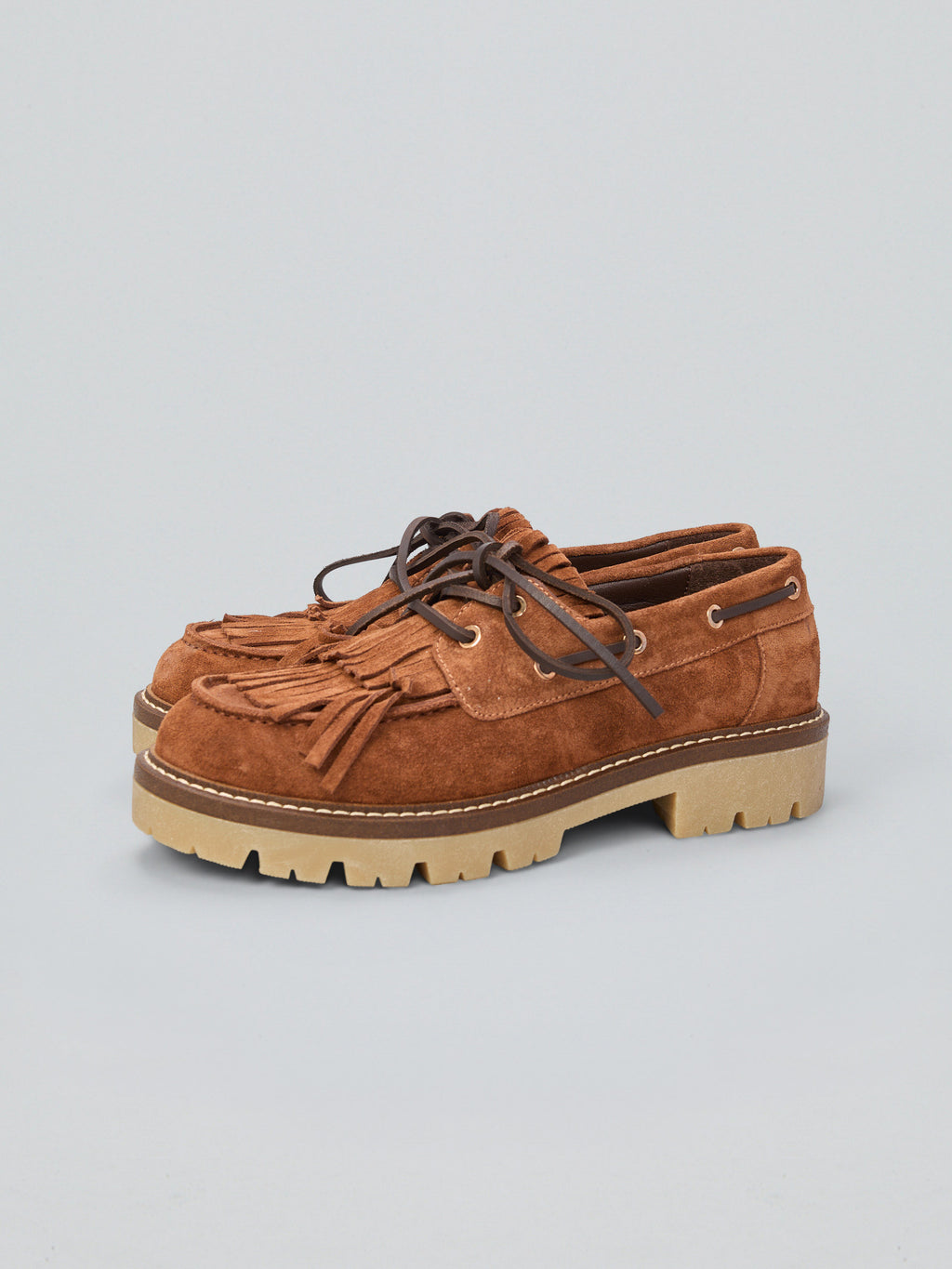 Laced suede loafers with fringes