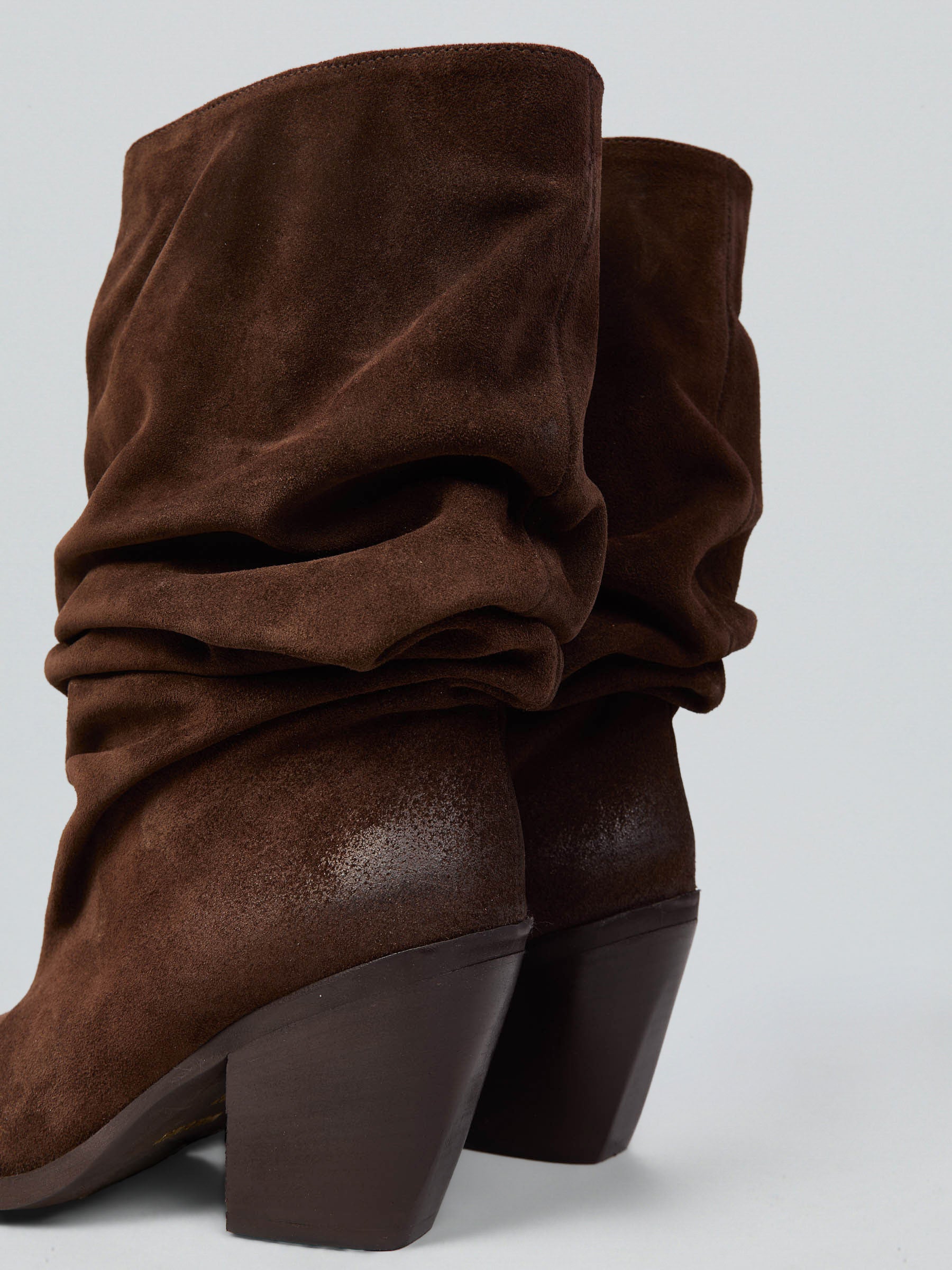 Curled suede Texans