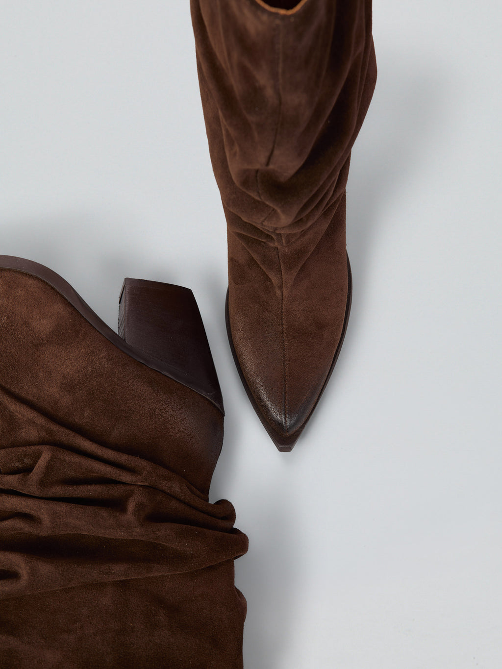 Gekräuselte Wildleder-Cowboystiefel