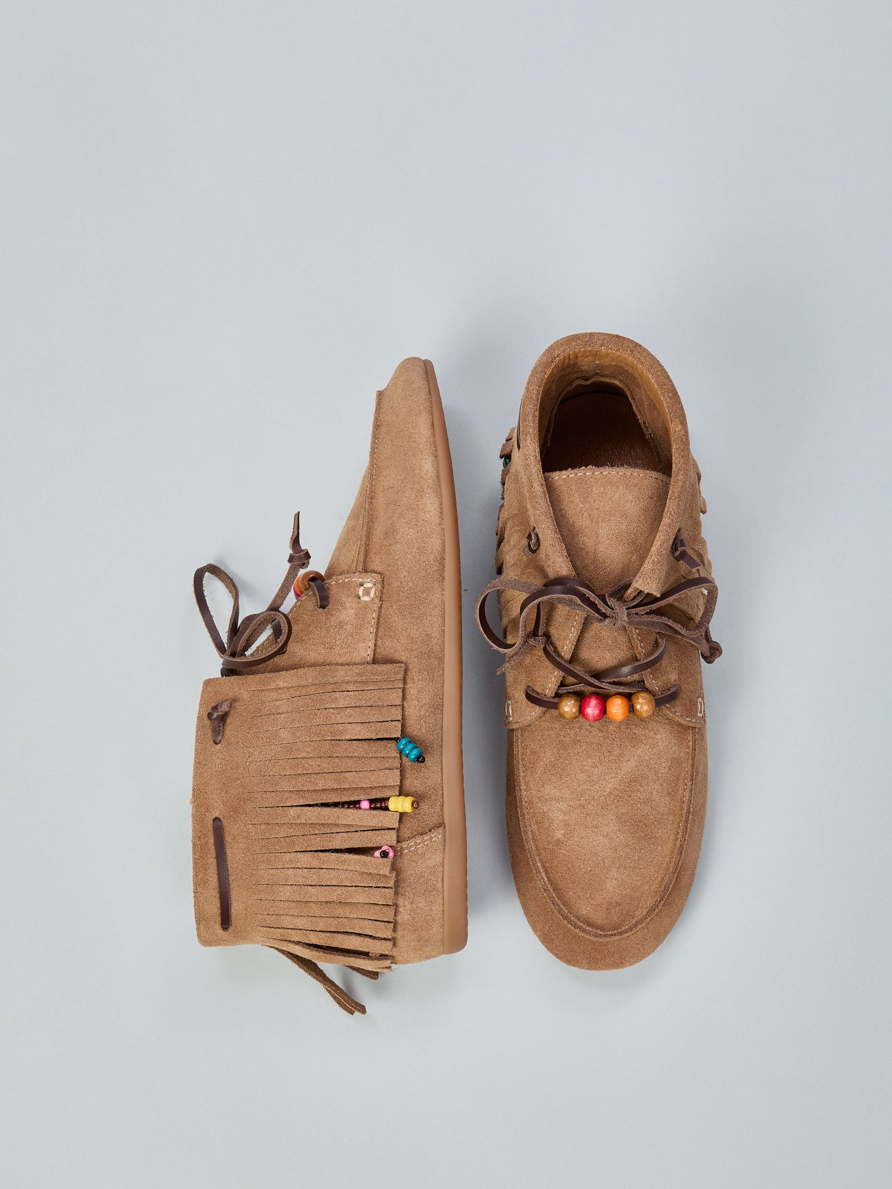Low-top suede shoes