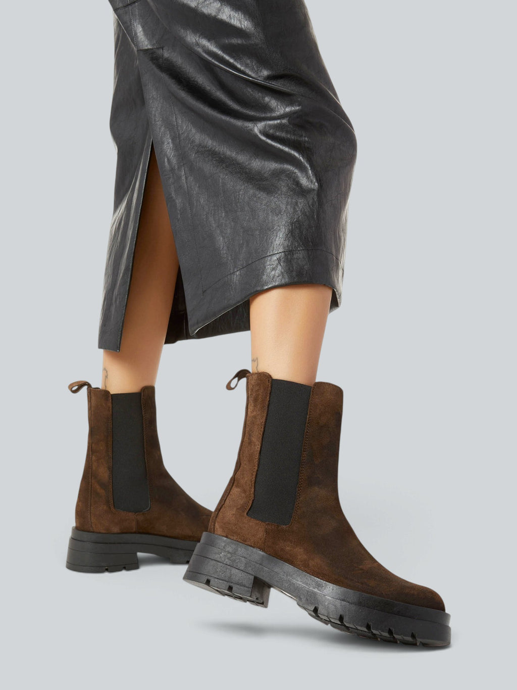 Chelsea boot in camoscio