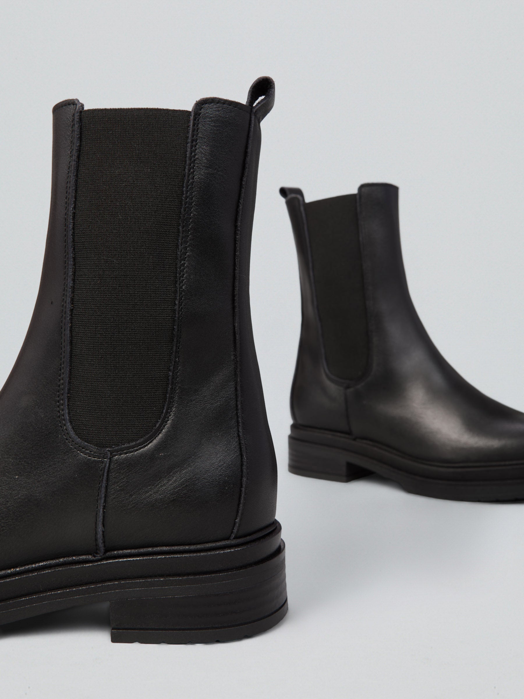 Leather Chelsea boot