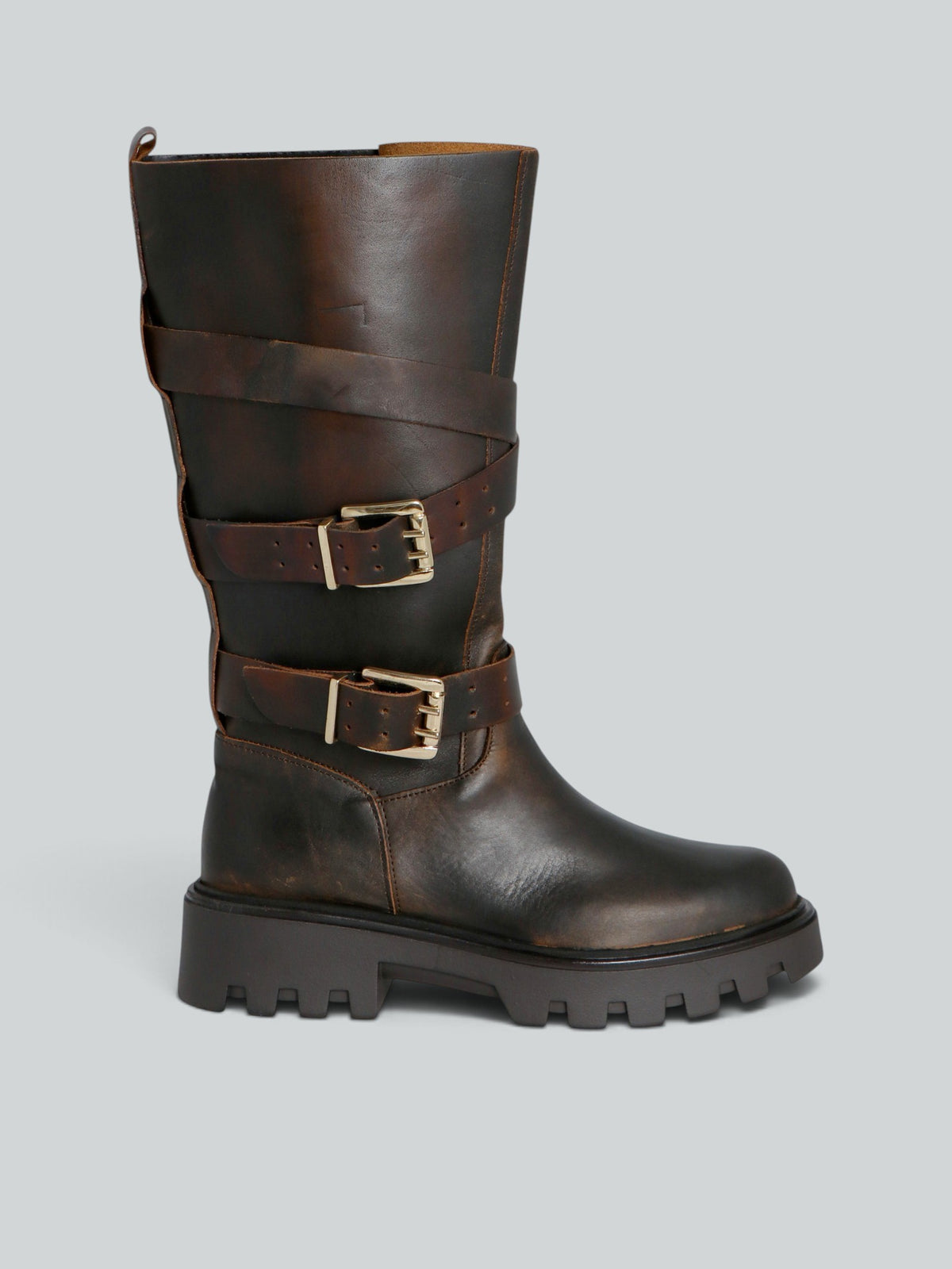 Biker in pelle con fibbie