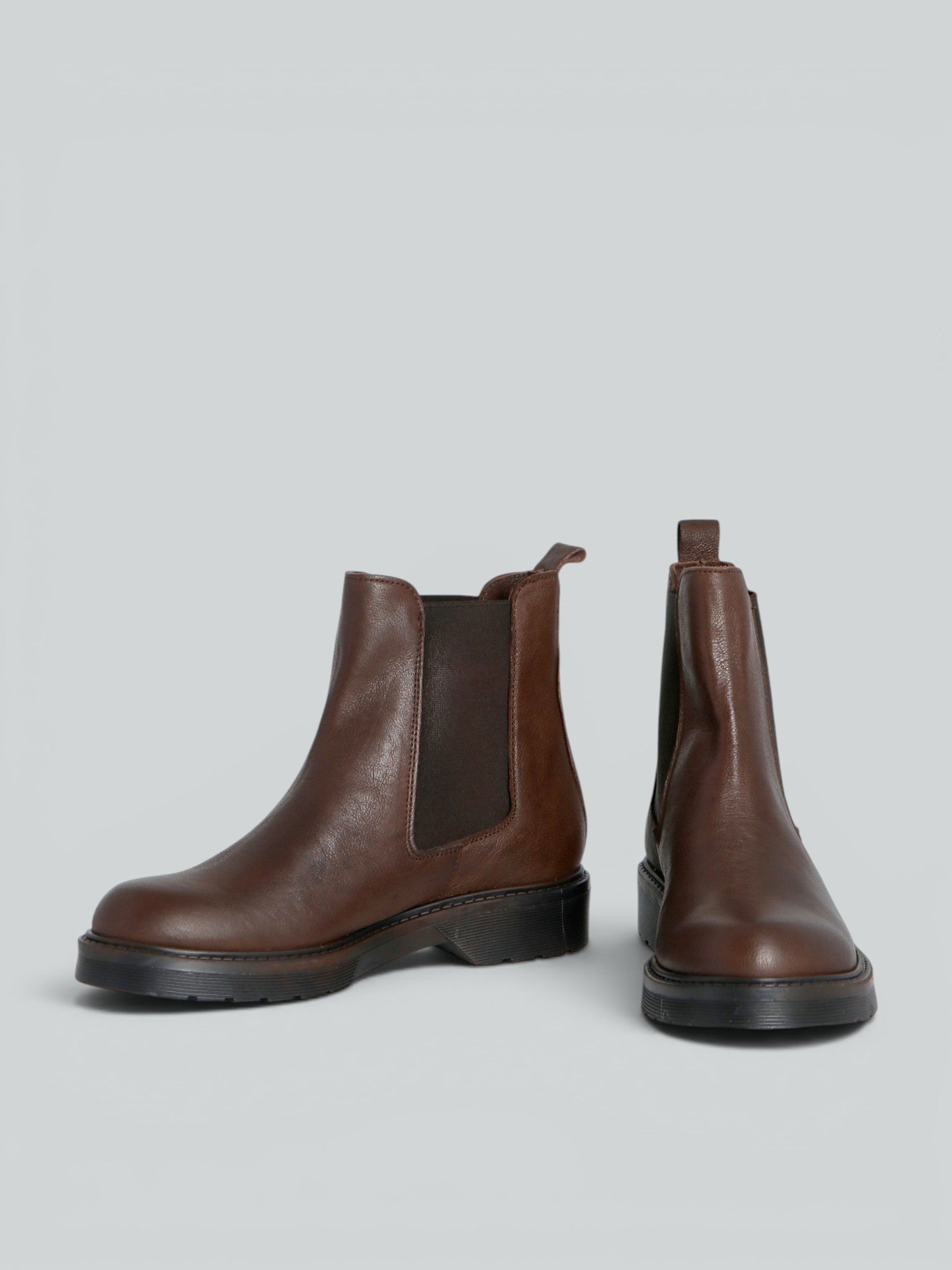 Leather Chelsea boot