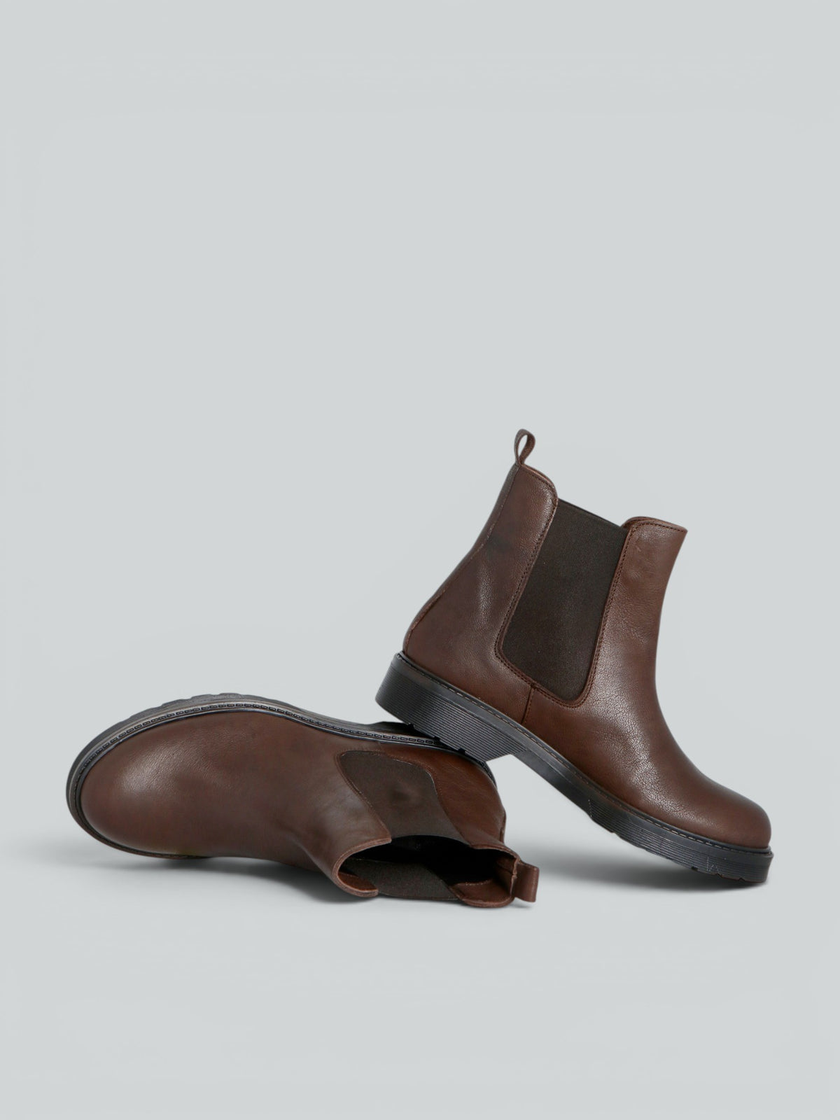 Leather Chelsea boot