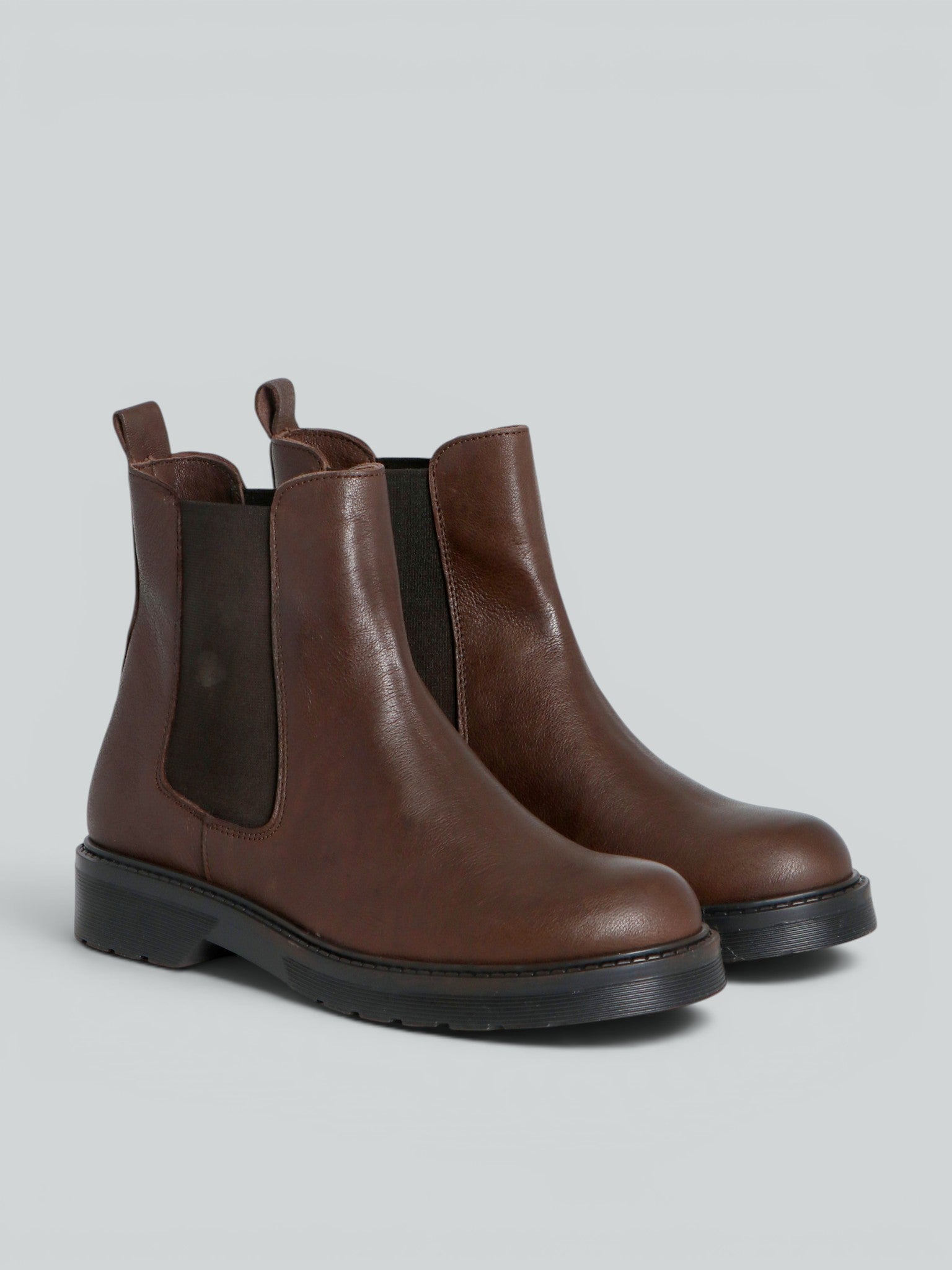 Leather Chelsea boot