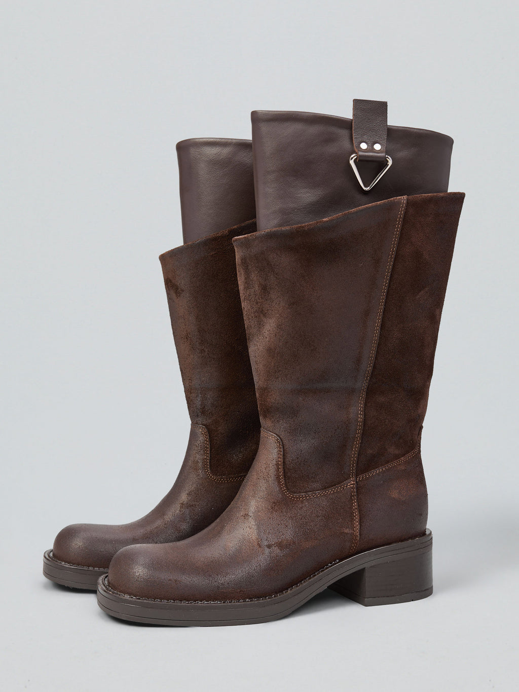 Stiefel aus gebürstetem Wildleder