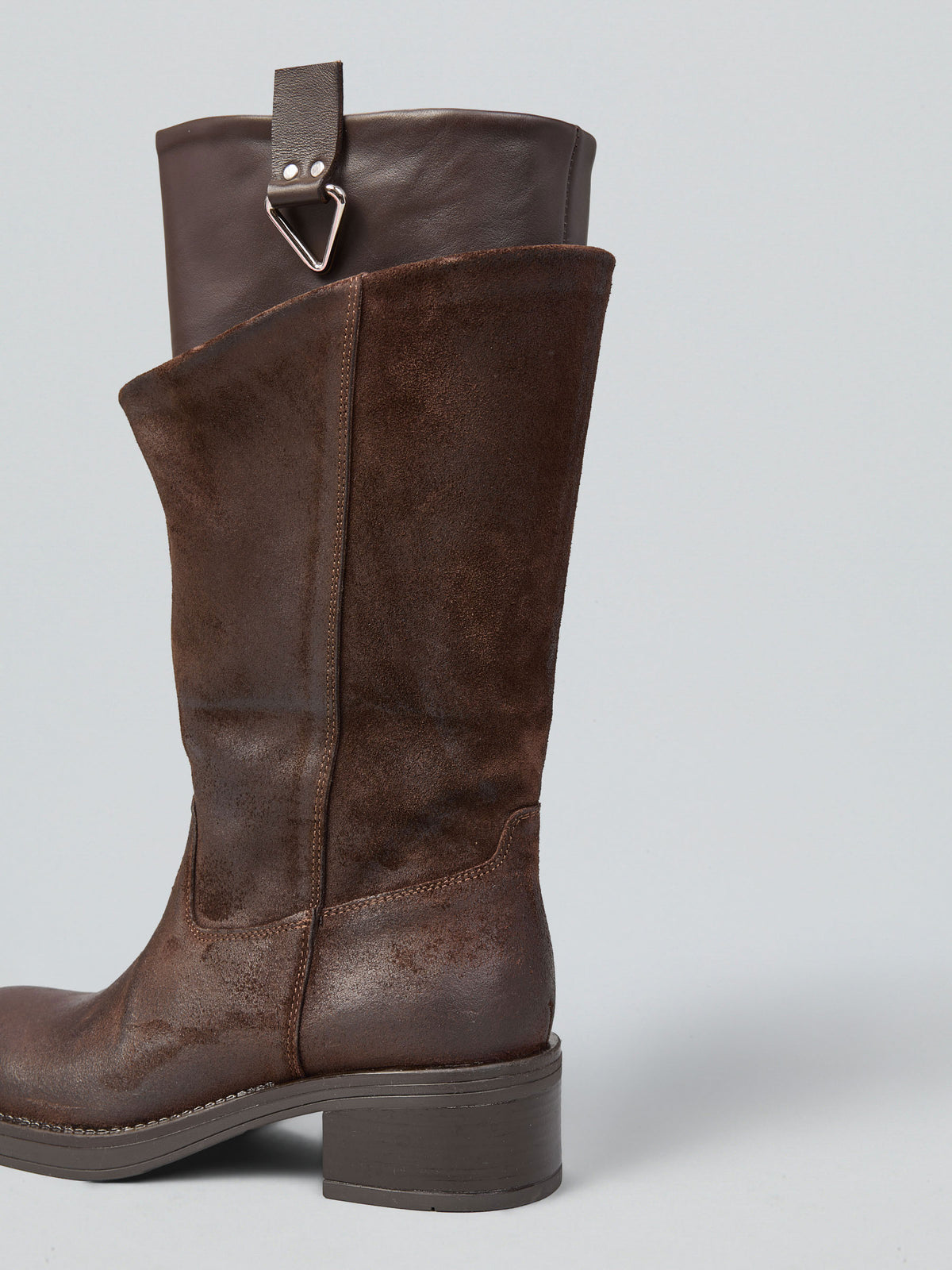 Stiefel aus gebürstetem Wildleder