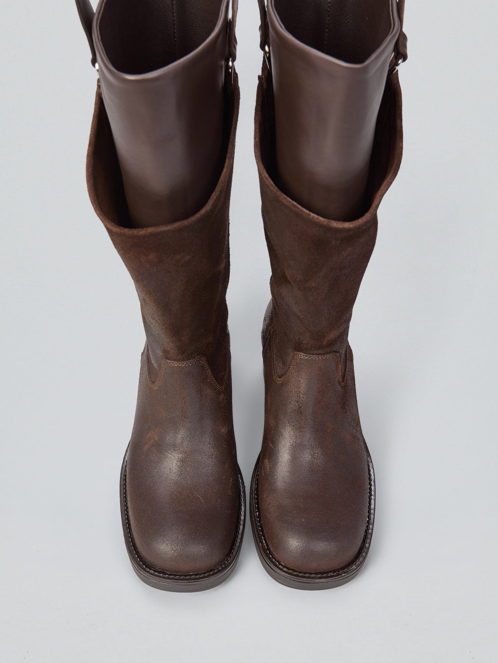 Stiefel aus gebürstetem Wildleder