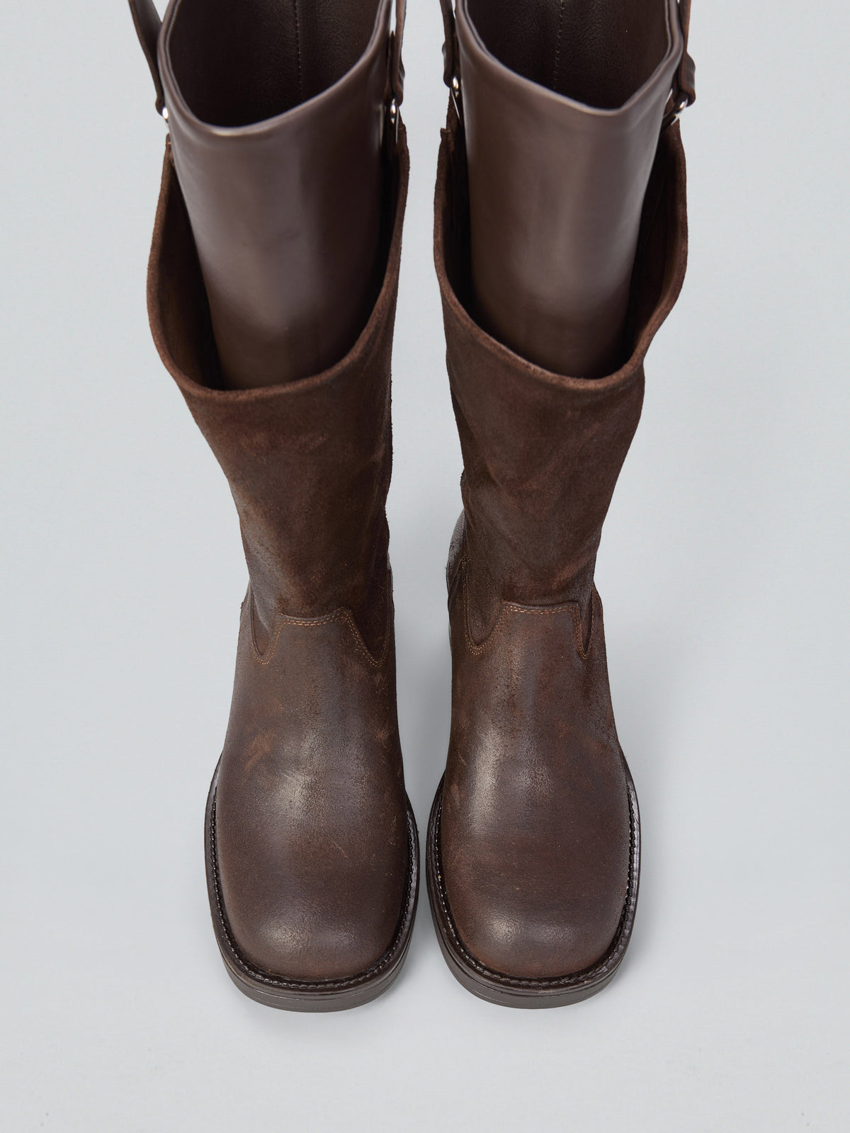 Stiefel aus gebürstetem Wildleder