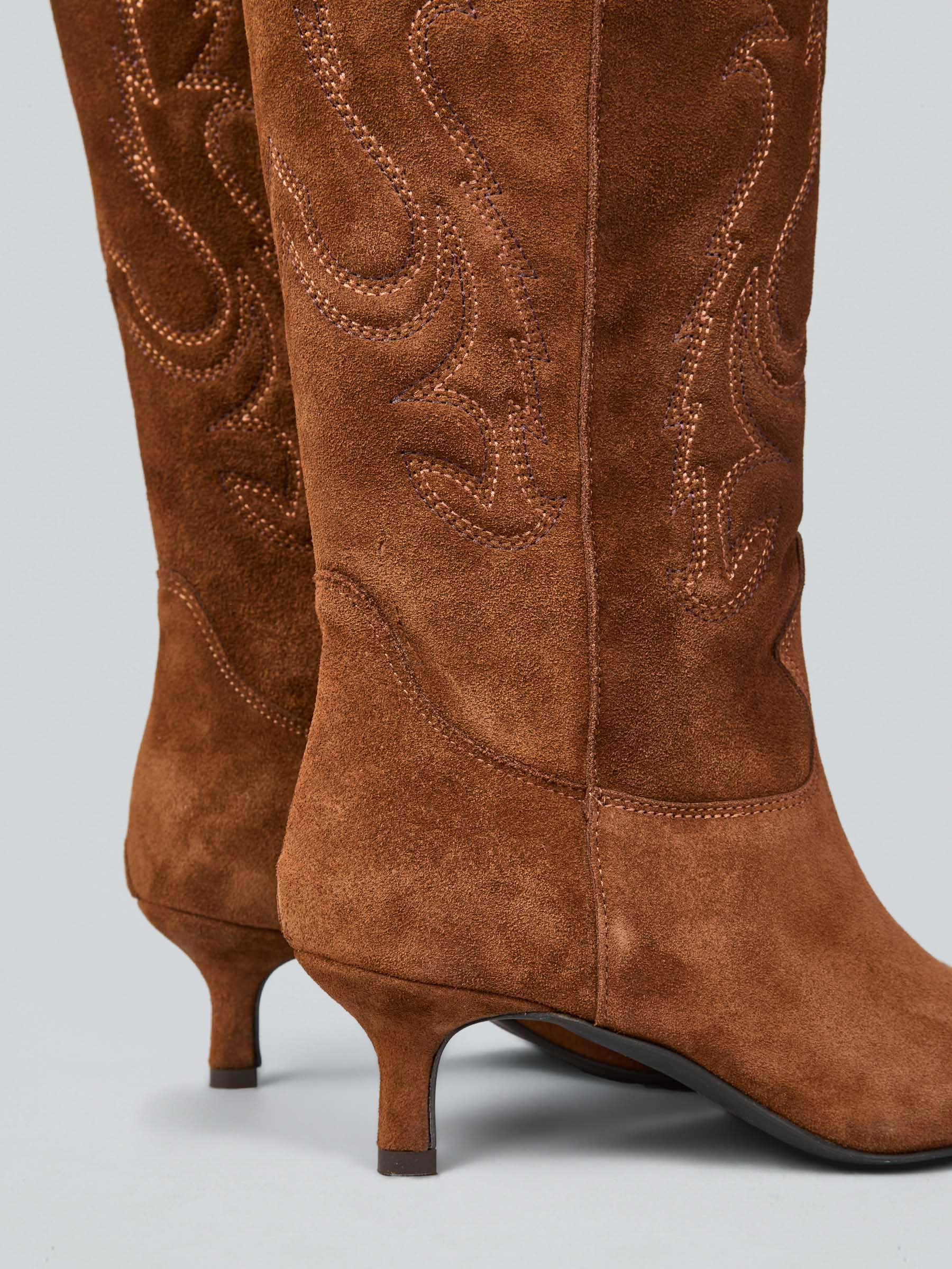 Suede boots