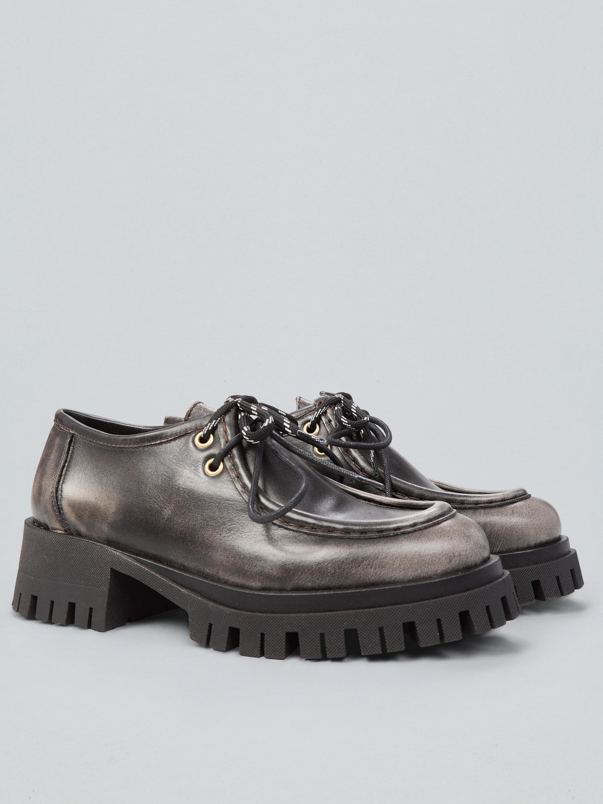 Vintage-effect leather lace-ups