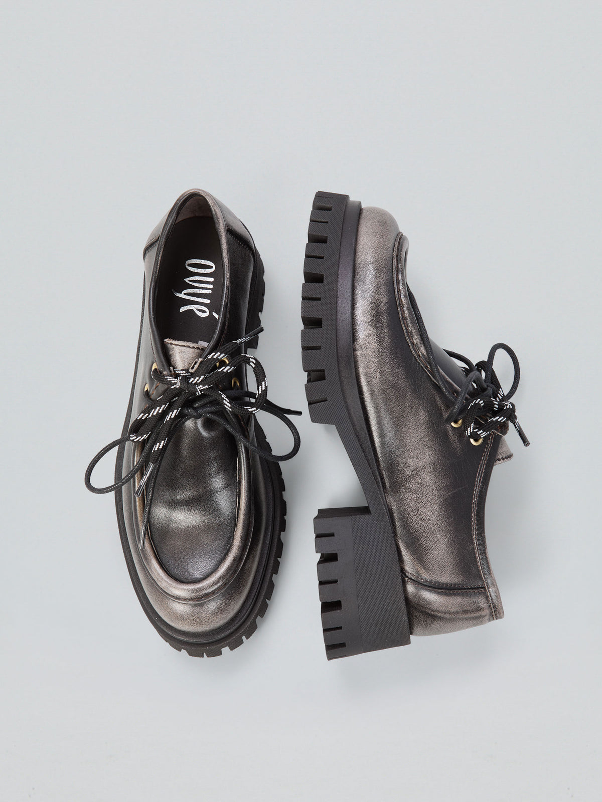 Vintage-effect leather lace-ups