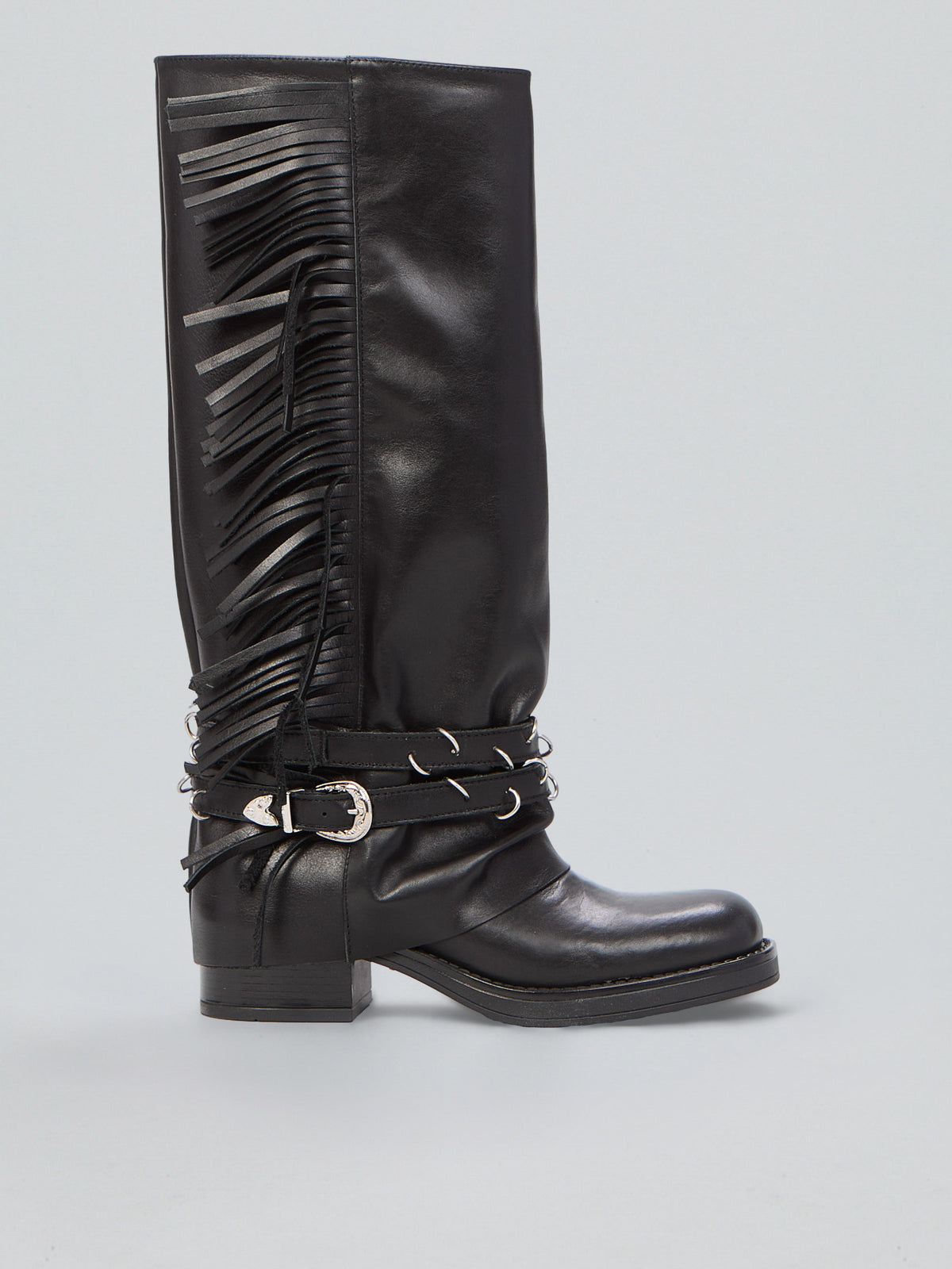 Biker in pelle con frange