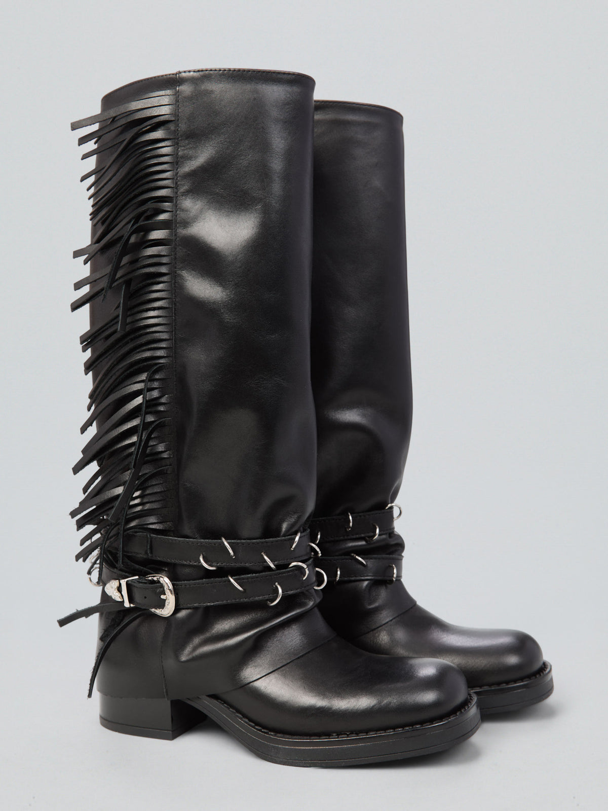 Biker in pelle con frange