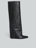 Stiefel mit Innenkeilabsatz aus Leder in Krokodiloptik